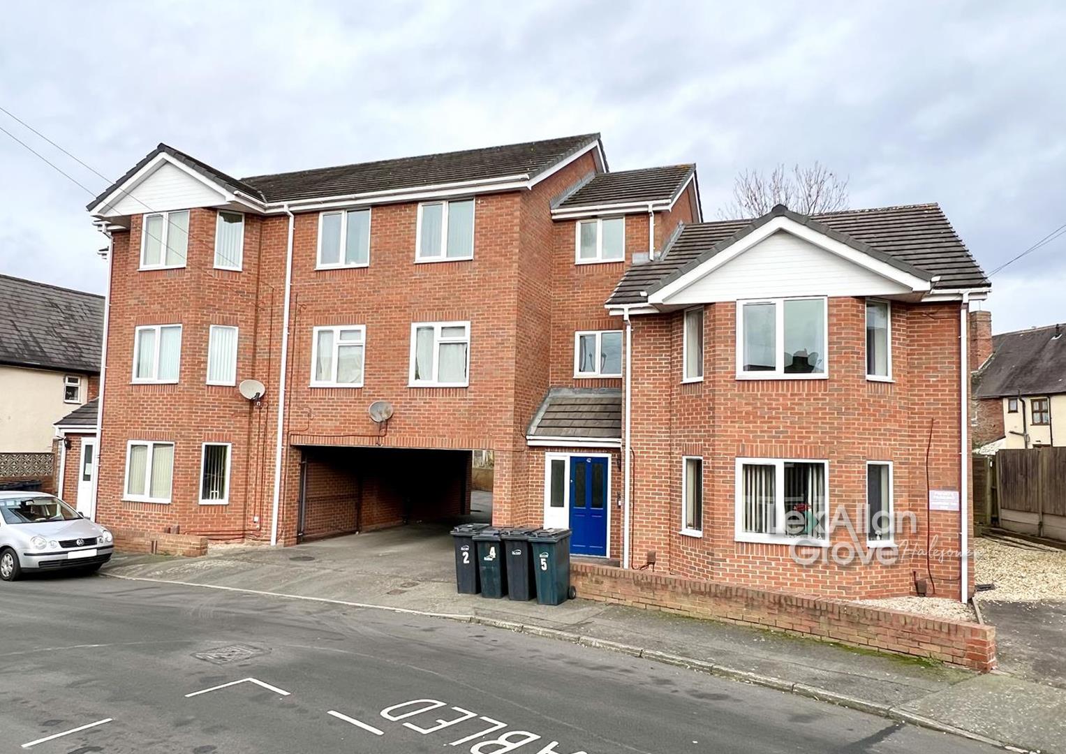 2 bed flat for sale in Belper Row, Dudley - Property Image 1