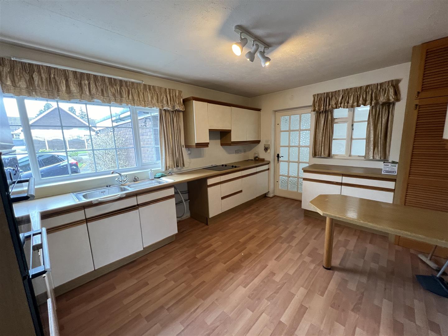 2 bed detached bungalow for sale in Tye Gardens, Stourbridge  - Property Image 3
