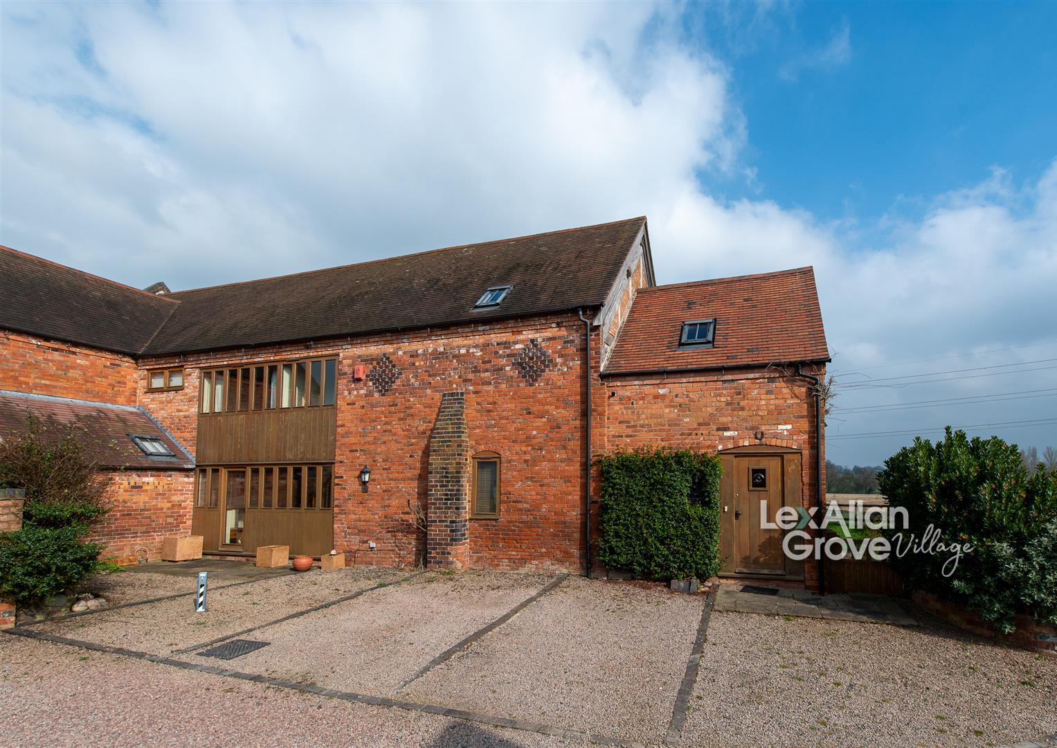 2 bed barn conversion for sale in Bluntington, Kidderminster  - Property Image 1
