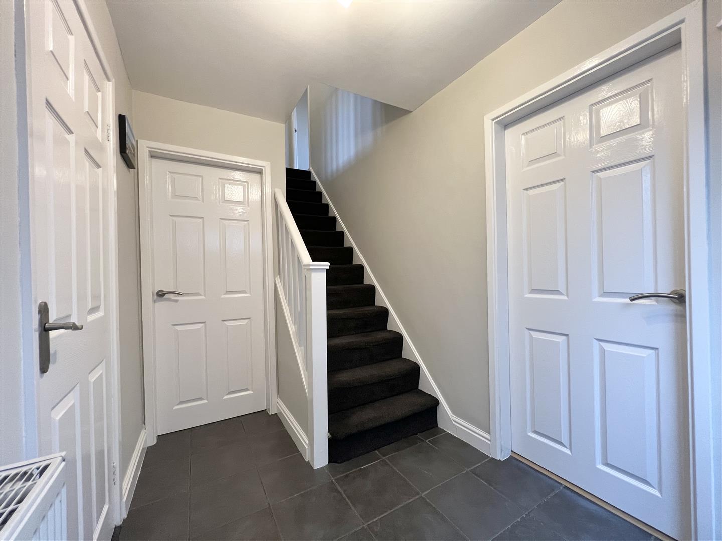 3 bed house for sale in Broadfields, Stourbridge  - Property Image 2