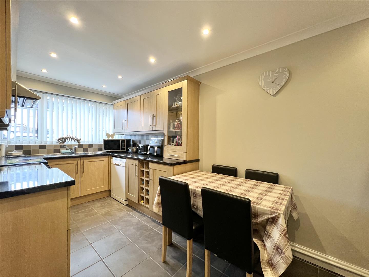 3 bed house for sale in Broadfields, Stourbridge  - Property Image 5