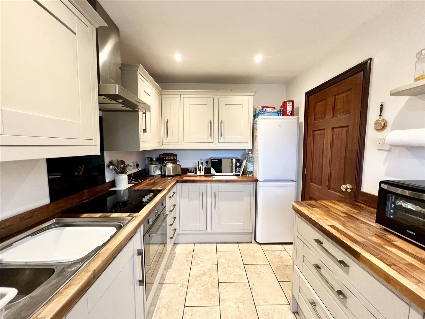2 bed detached bungalow for sale in Brades Close, Halesowen  - Property Image 5