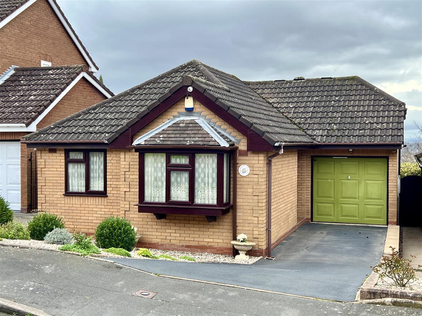 2 bed detached bungalow for sale in Brades Close, Halesowen  - Property Image 18