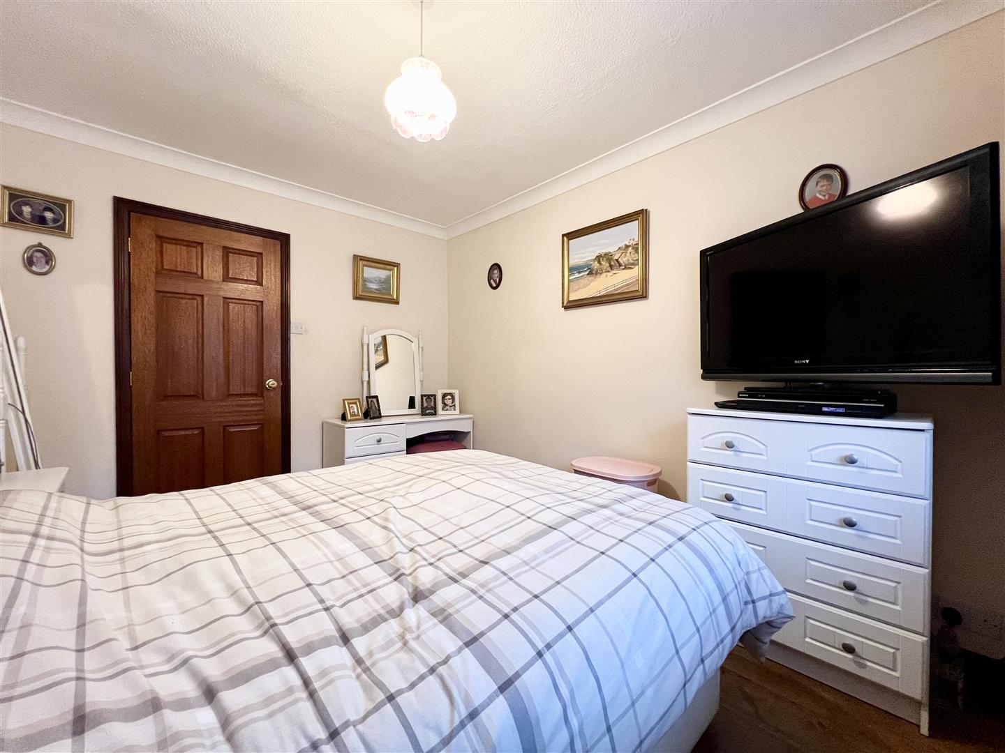 2 bed detached bungalow for sale in Brades Close, Halesowen  - Property Image 9