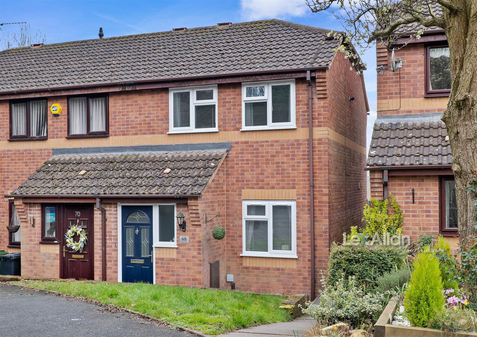 2 bed end of terrace house for sale in Surrey Drive, Kingswinford - Property Image 1