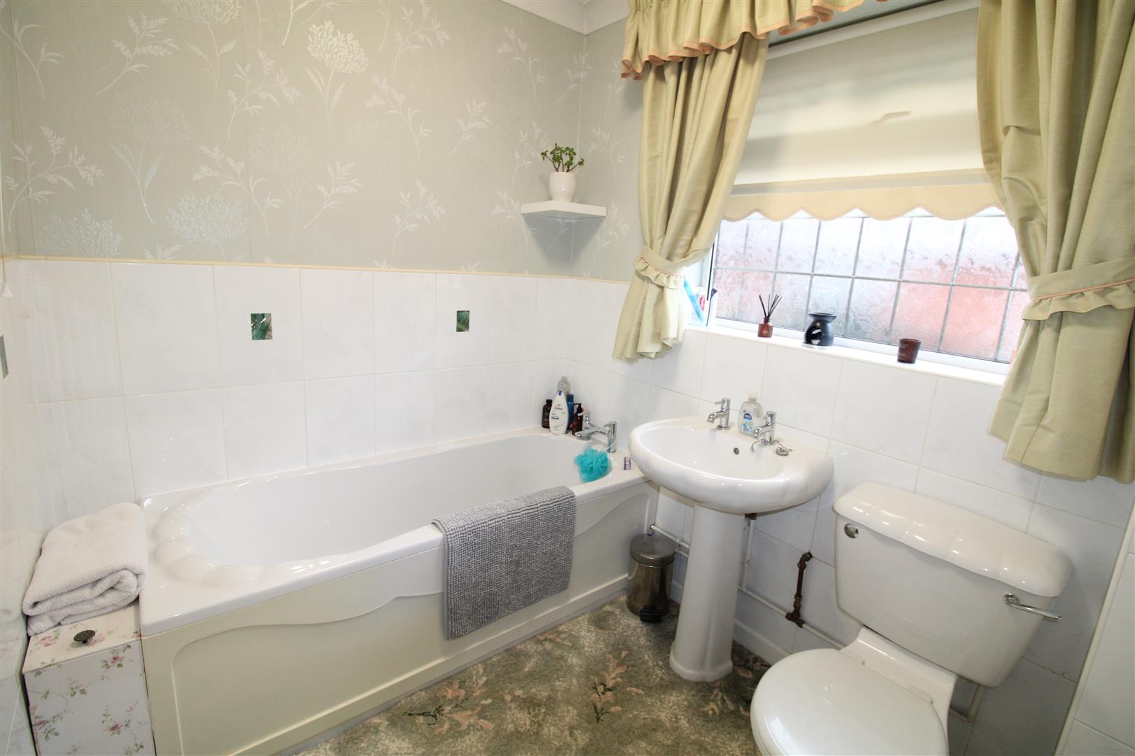 2 bed detached bungalow for sale in Vicarage Road, Stourbridge  - Property Image 10