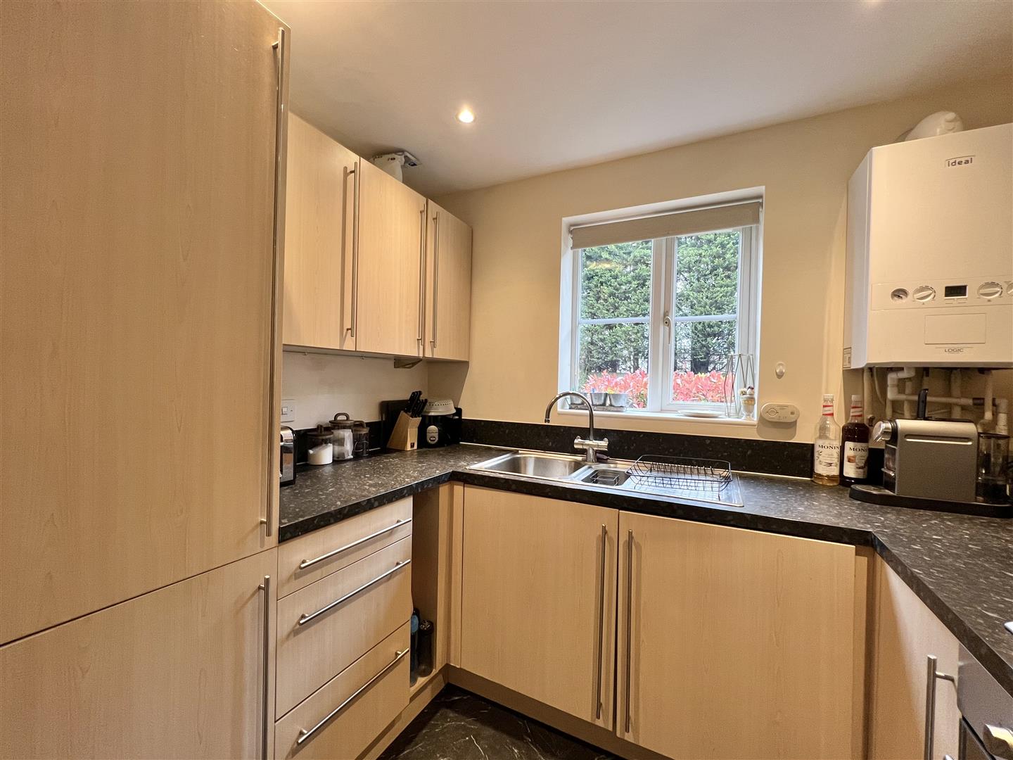 2 bed apartment for sale in The  Sidings, Stourbridge  - Property Image 8