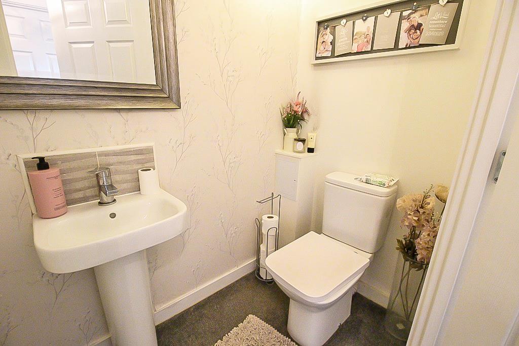 4 bed detached house for sale in Mallows Grove, Dudley  - Property Image 7
