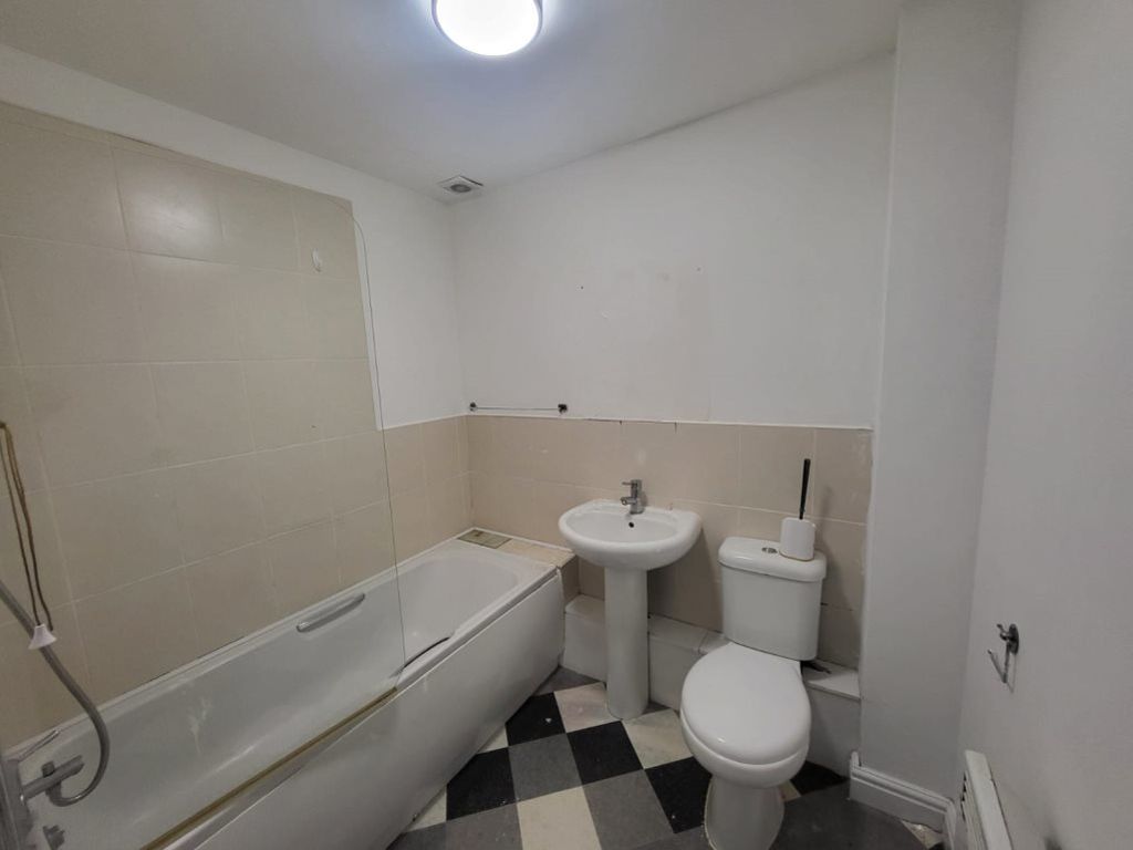 2 bed to rent in Harvest Road, Rowley Regis  - Property Image 7