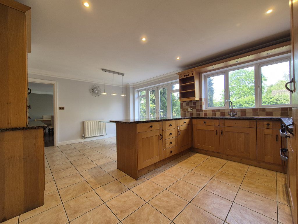 7 bed to rent in Dingle Road, Stourbridge  - Property Image 2