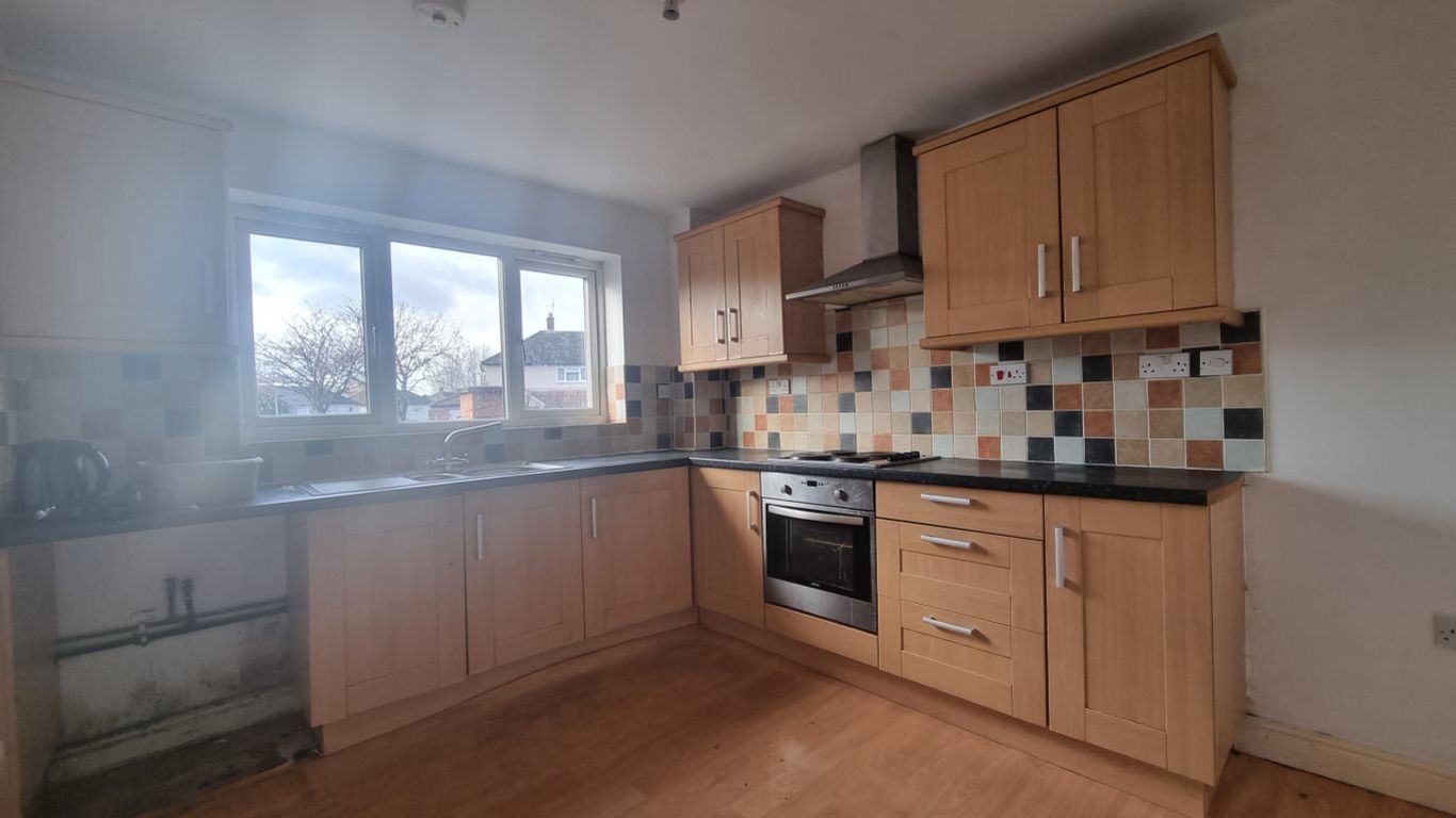 3 bed to rent in Harvest Fields, Rowley Regis  - Property Image 2