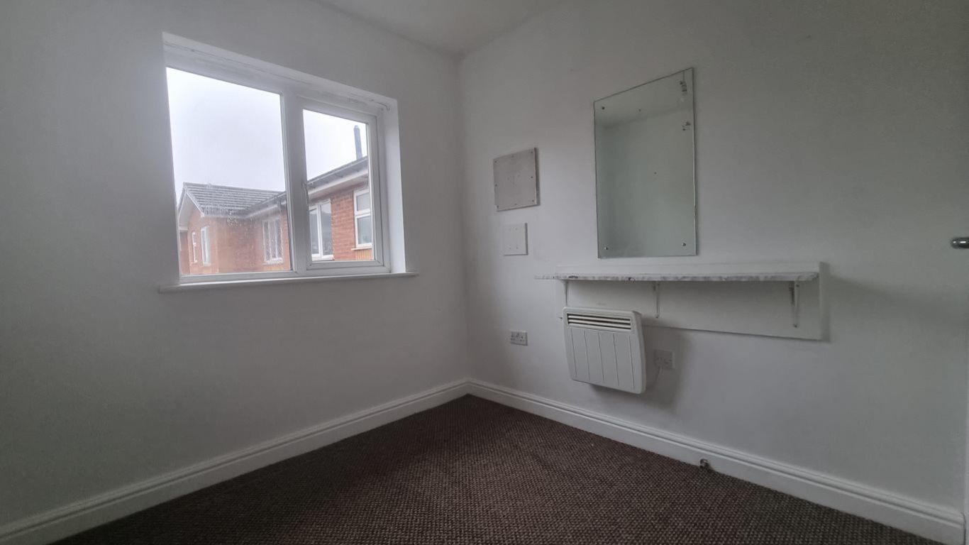 2 bed to rent in Harvest Road, Rowley Regis  - Property Image 5