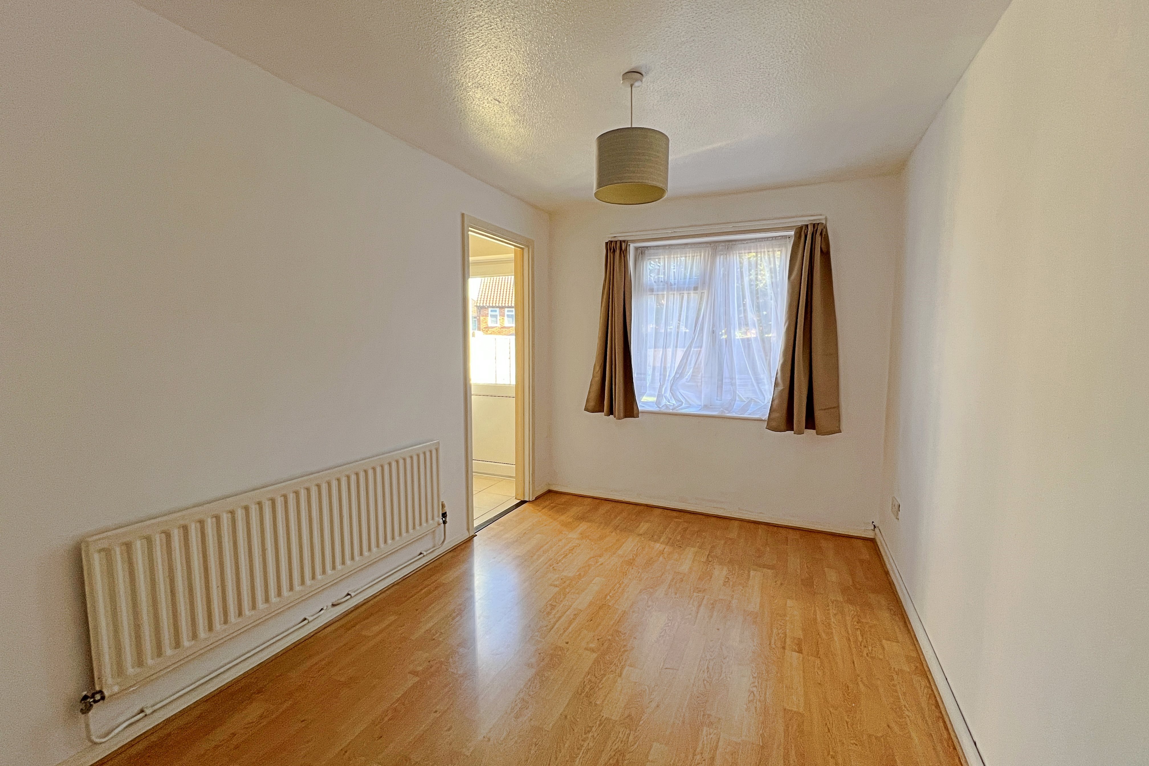 2 bed terraced house to rent in Sheering Court, Rayleigh  - Property Image 5