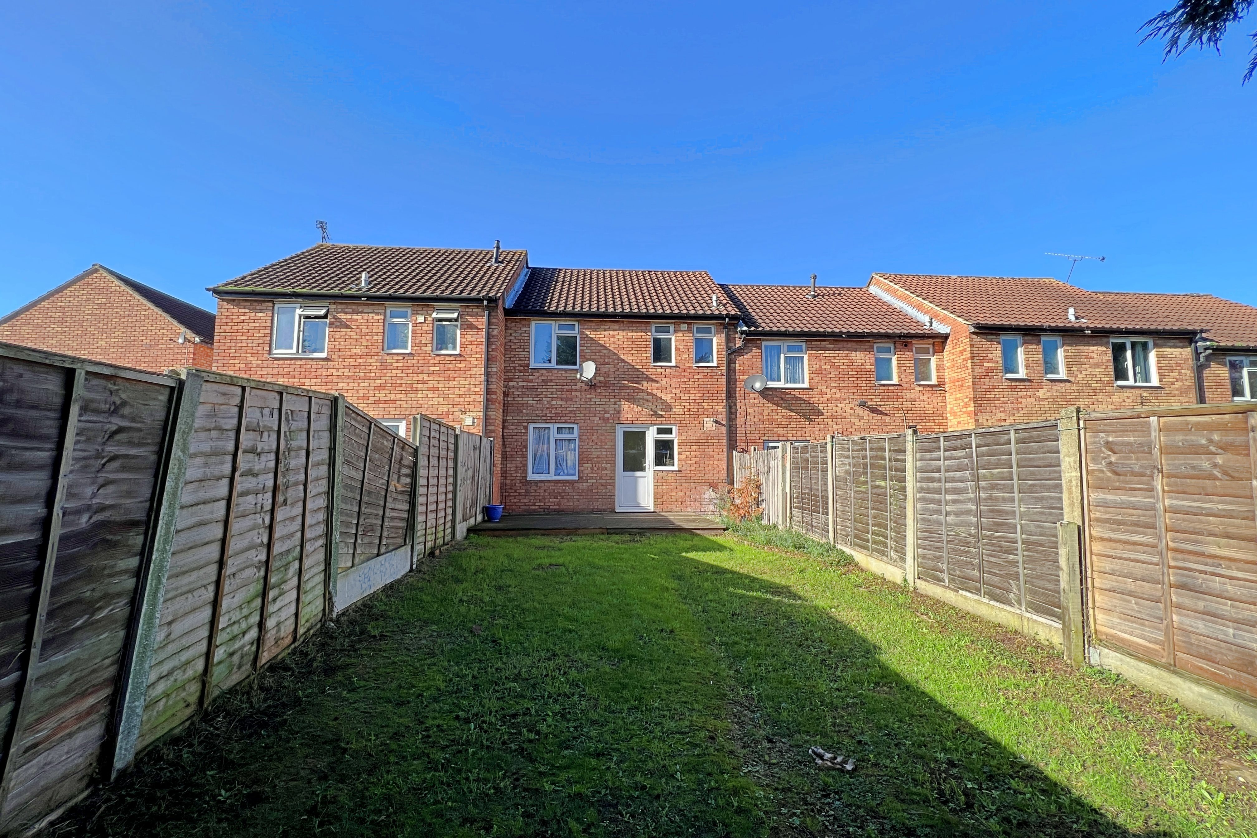 2 bed terraced house to rent in Sheering Court, Rayleigh  - Property Image 11