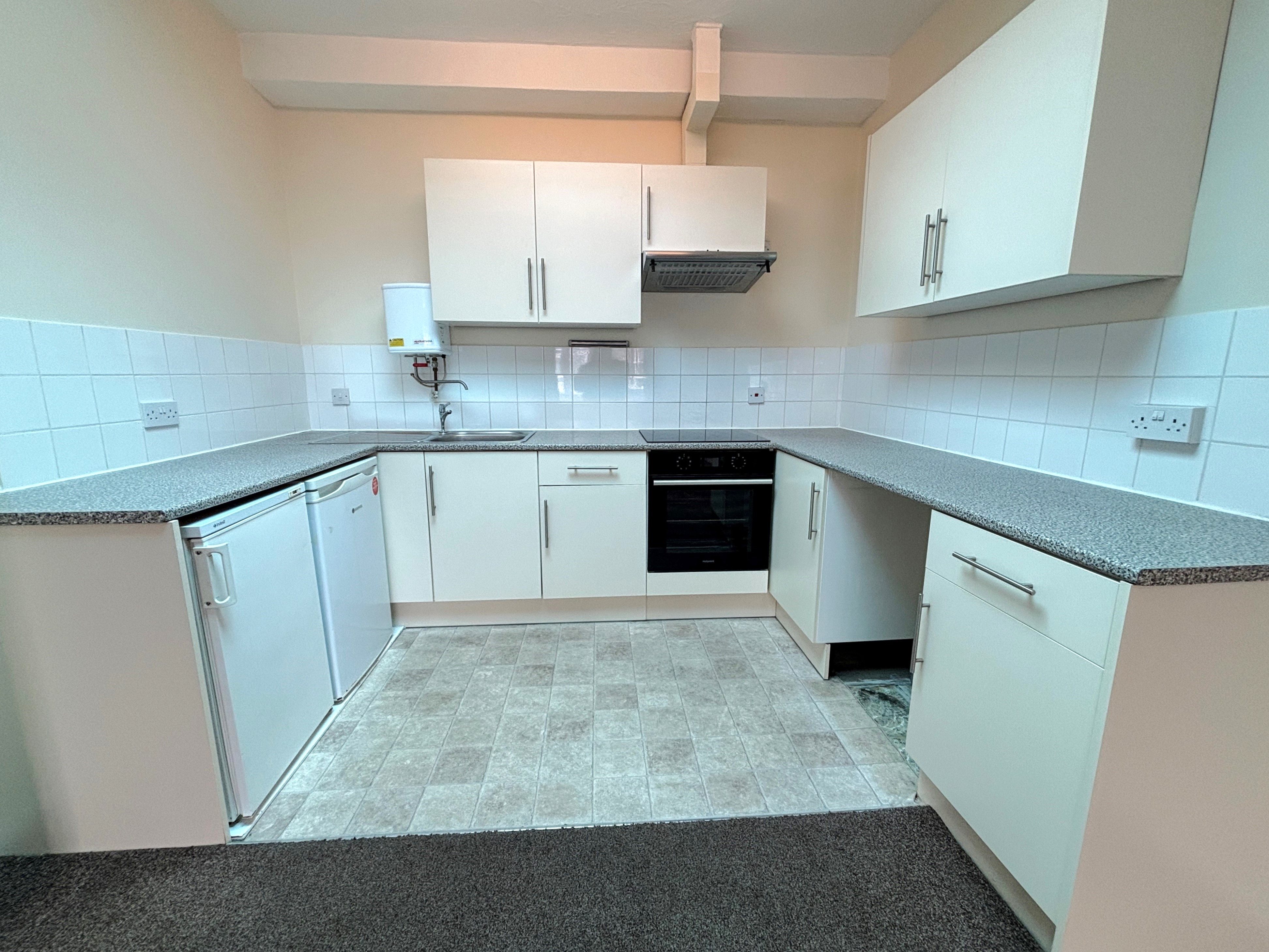 1 bed flat to rent in High Street, Rayleigh  - Property Image 2