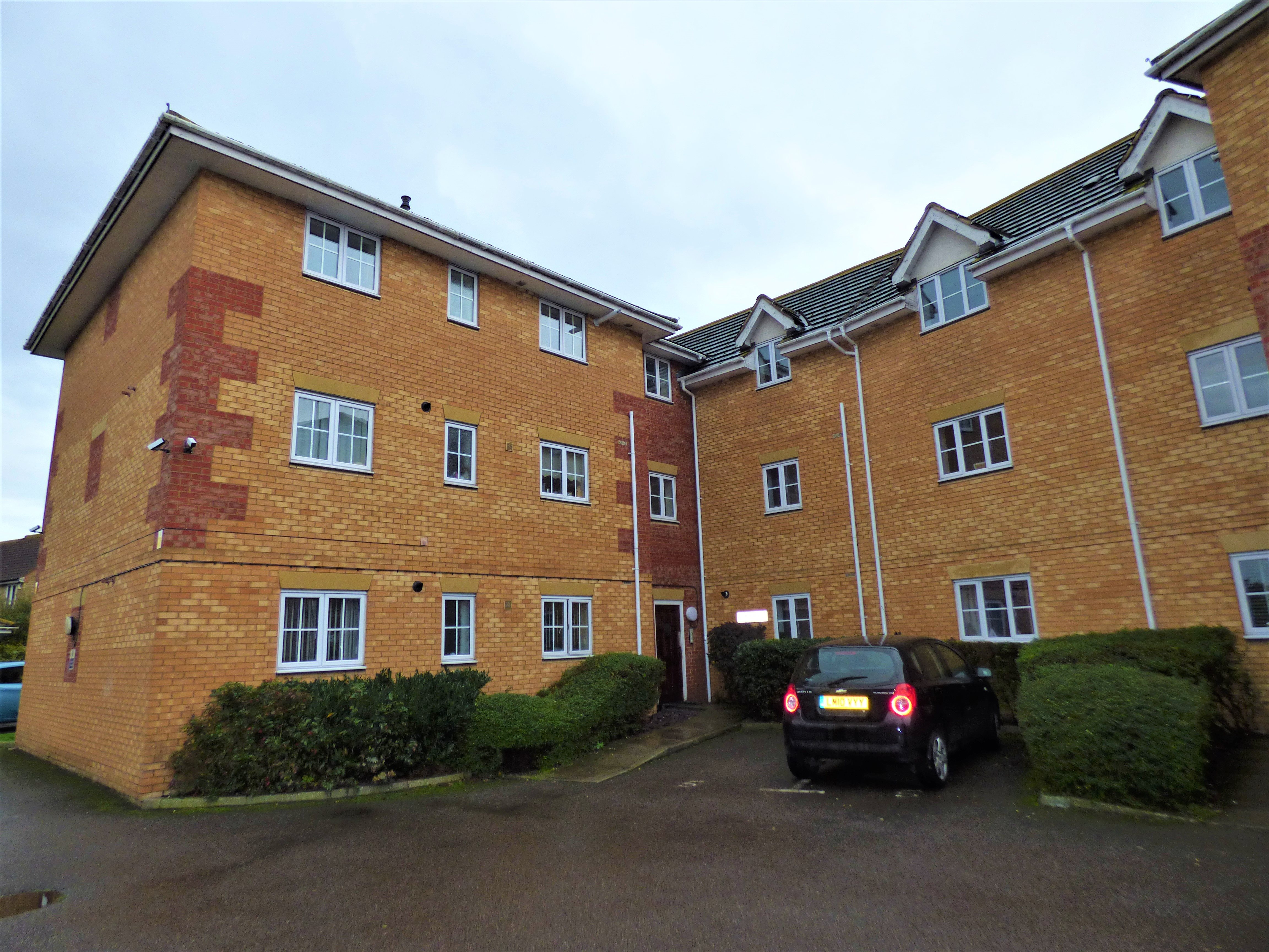 2 bed flat to rent in Pepys Court, Wickford 0