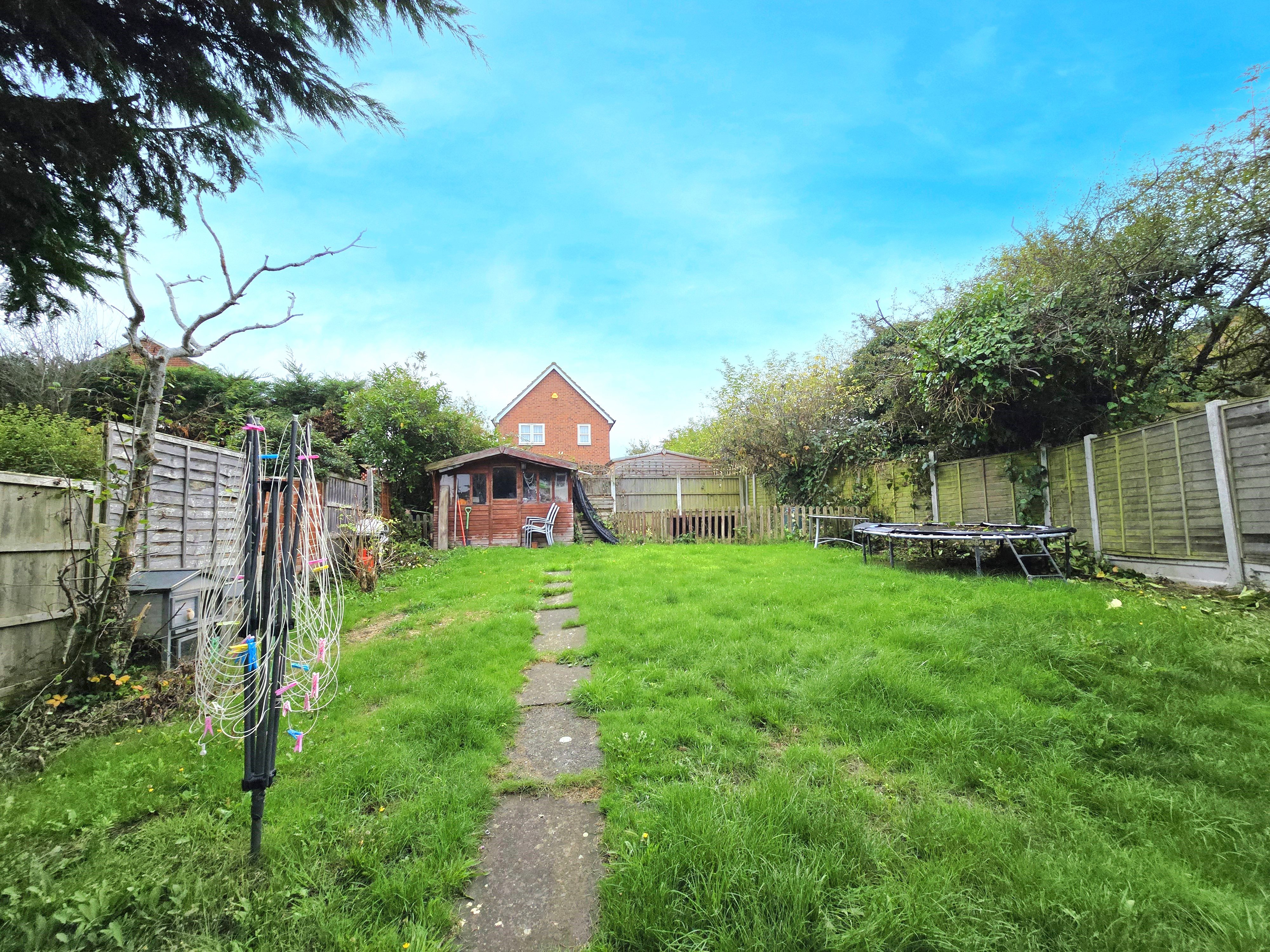 2 bed semi-detached house to rent in Hanningfield Close, Rayleigh  - Property Image 8