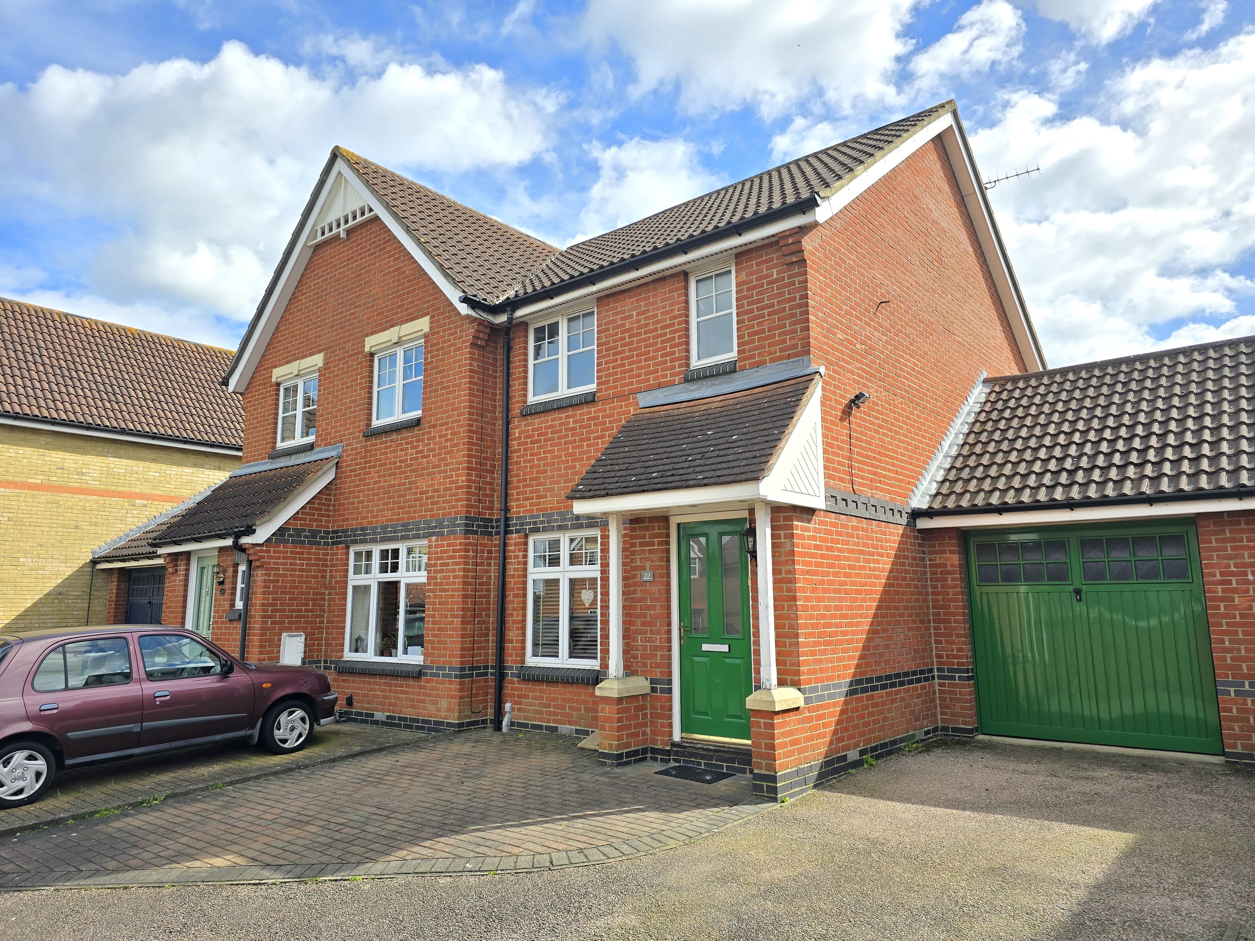 2 bed semi-detached house to rent in Swallow Close, Rayleigh - Property Image 1