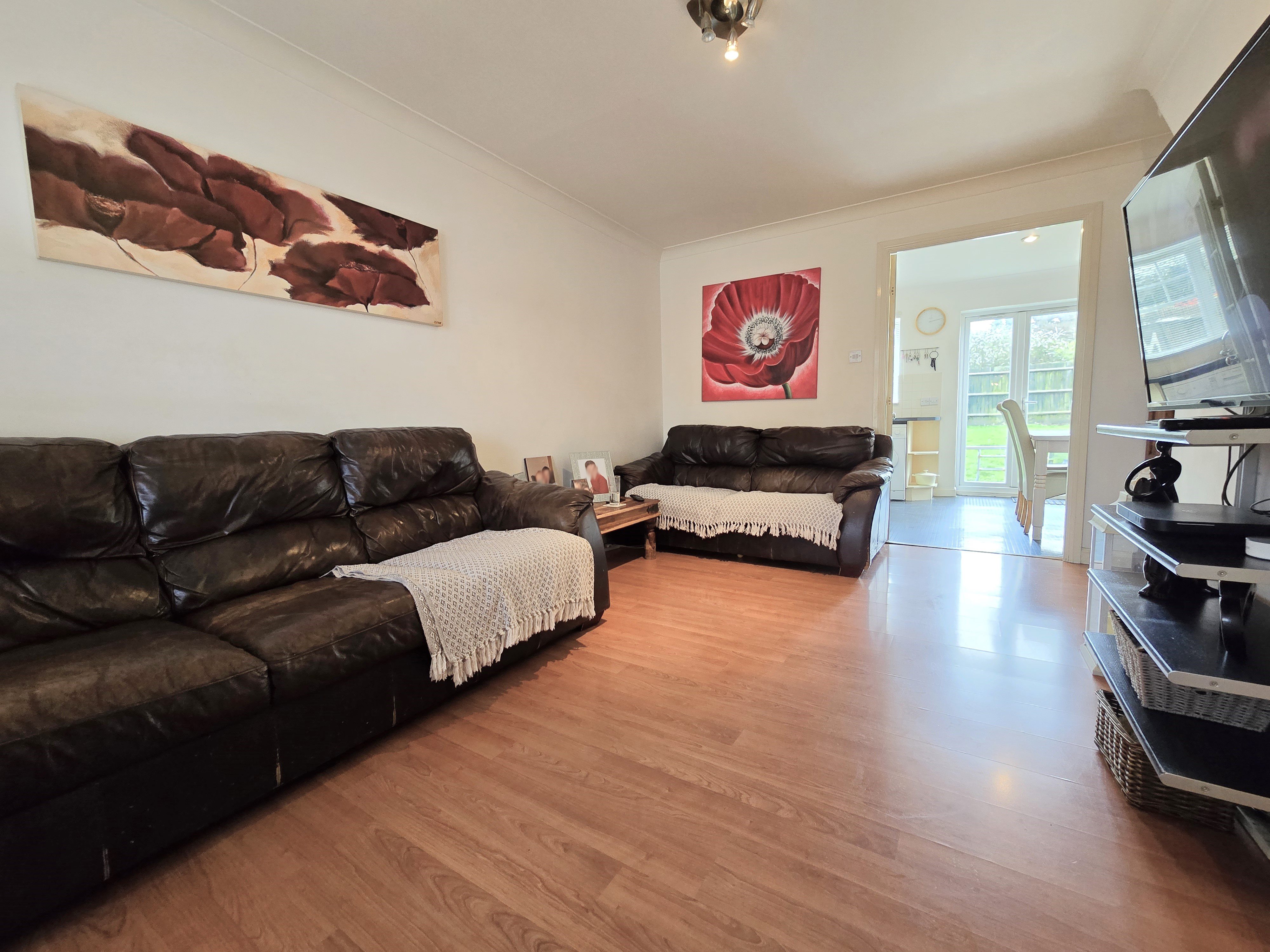 2 bed semi-detached house to rent in Swallow Close, Rayleigh  - Property Image 3