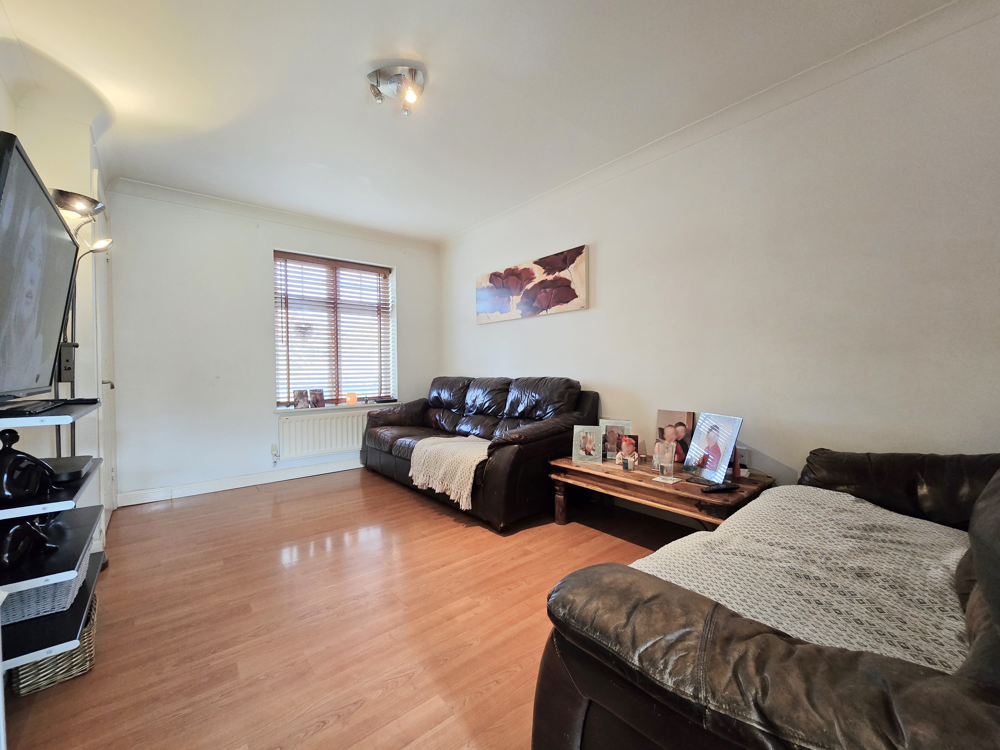 2 bed semi-detached house to rent in Swallow Close, Rayleigh  - Property Image 4