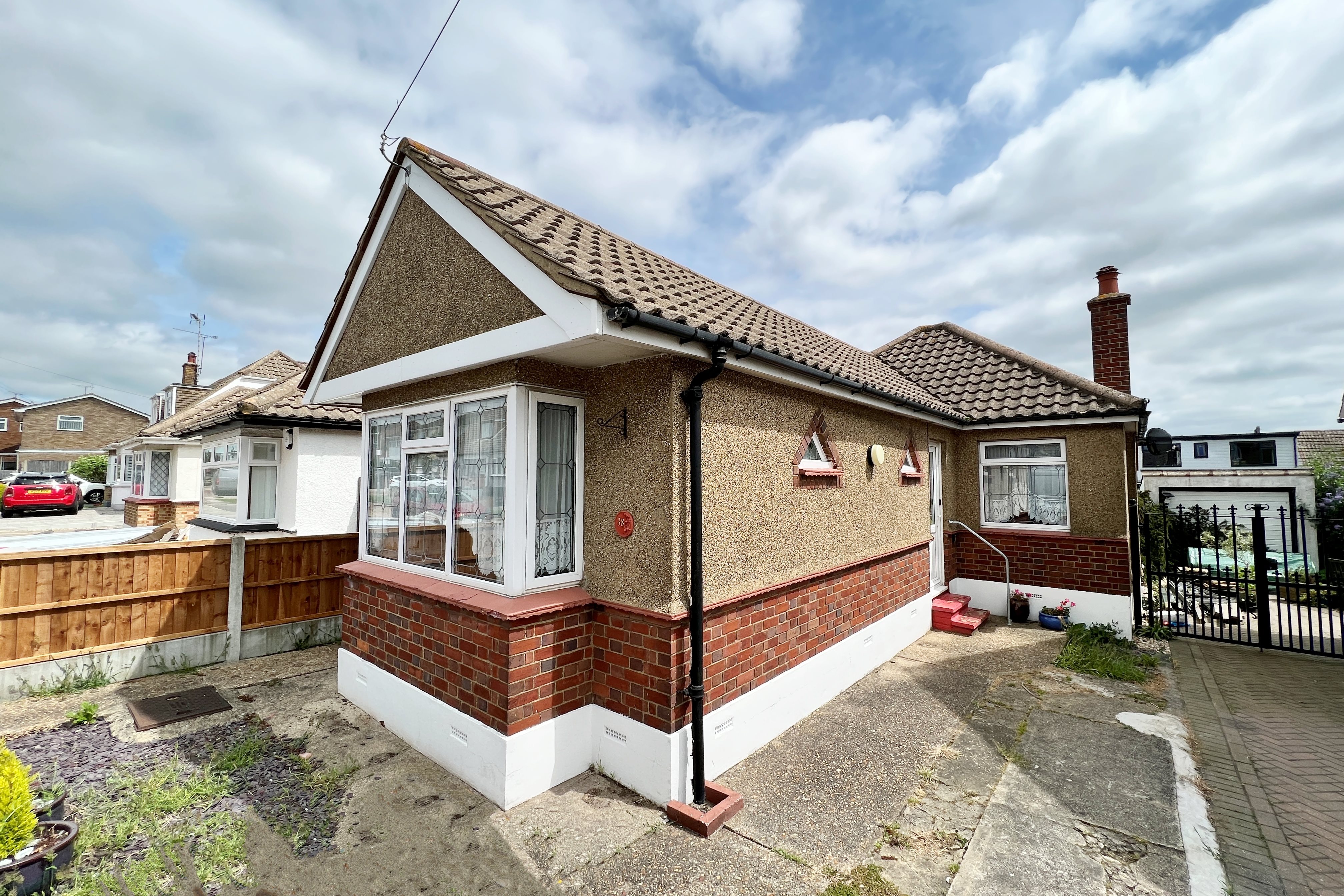 3 bed bungalow to rent in Fairfield Crescent, Eastwood, SS9 