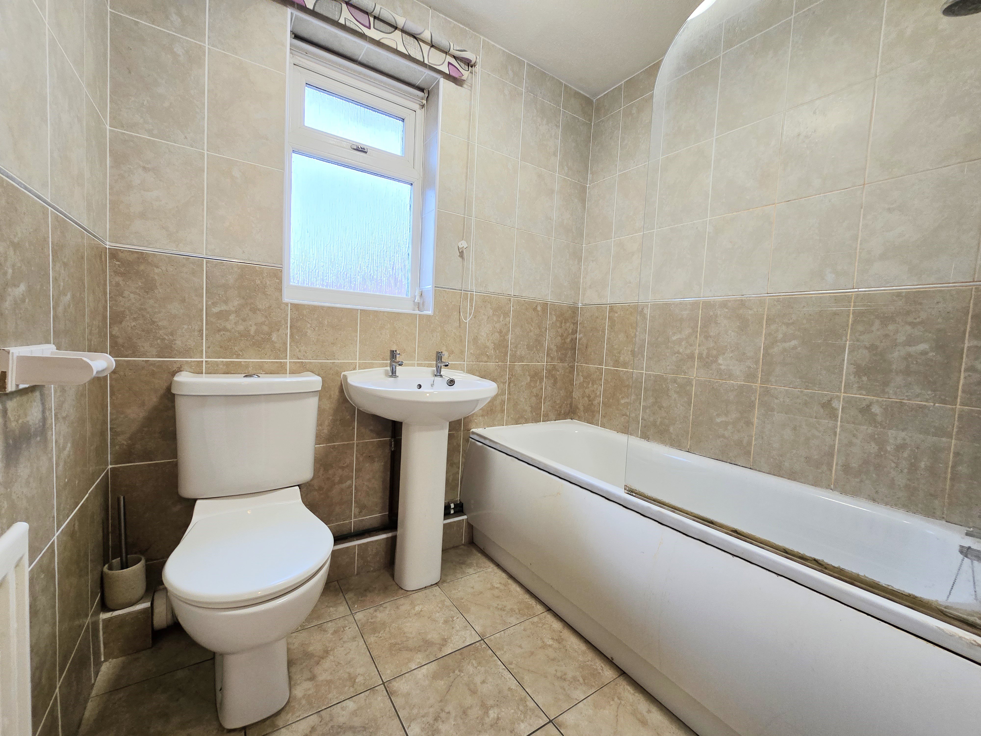 1 bed flat to rent in Bardfield Way, Rayleigh  - Property Image 3