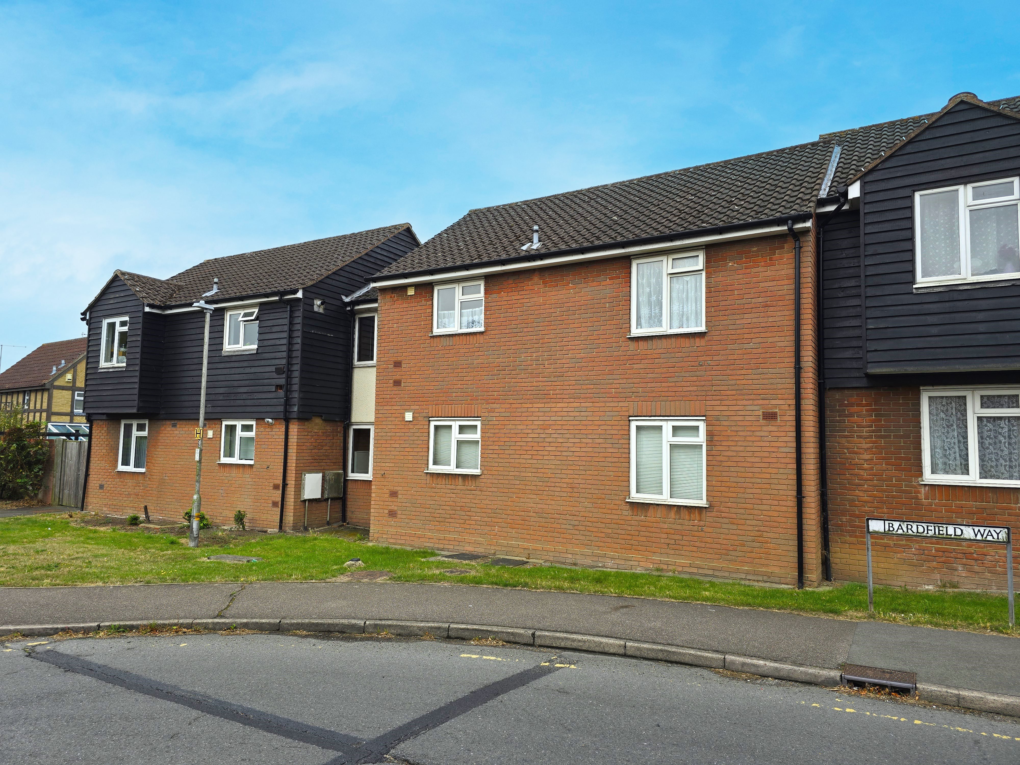 1 bed flat to rent in Bardfield Way, Rayleigh  - Property Image 1