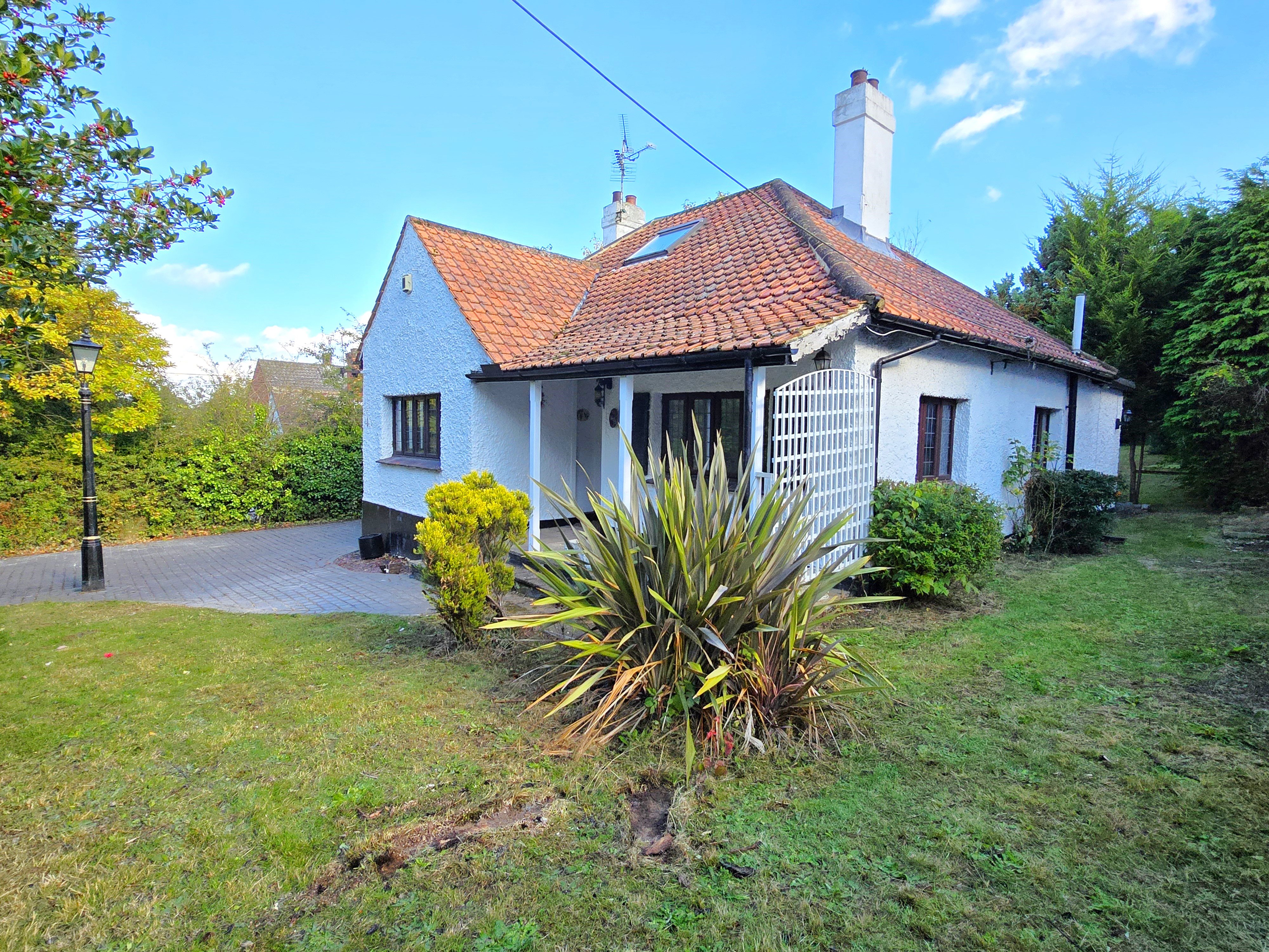 2 bed detached bungalow to rent in High Road, Langdon Hills  - Property Image 12