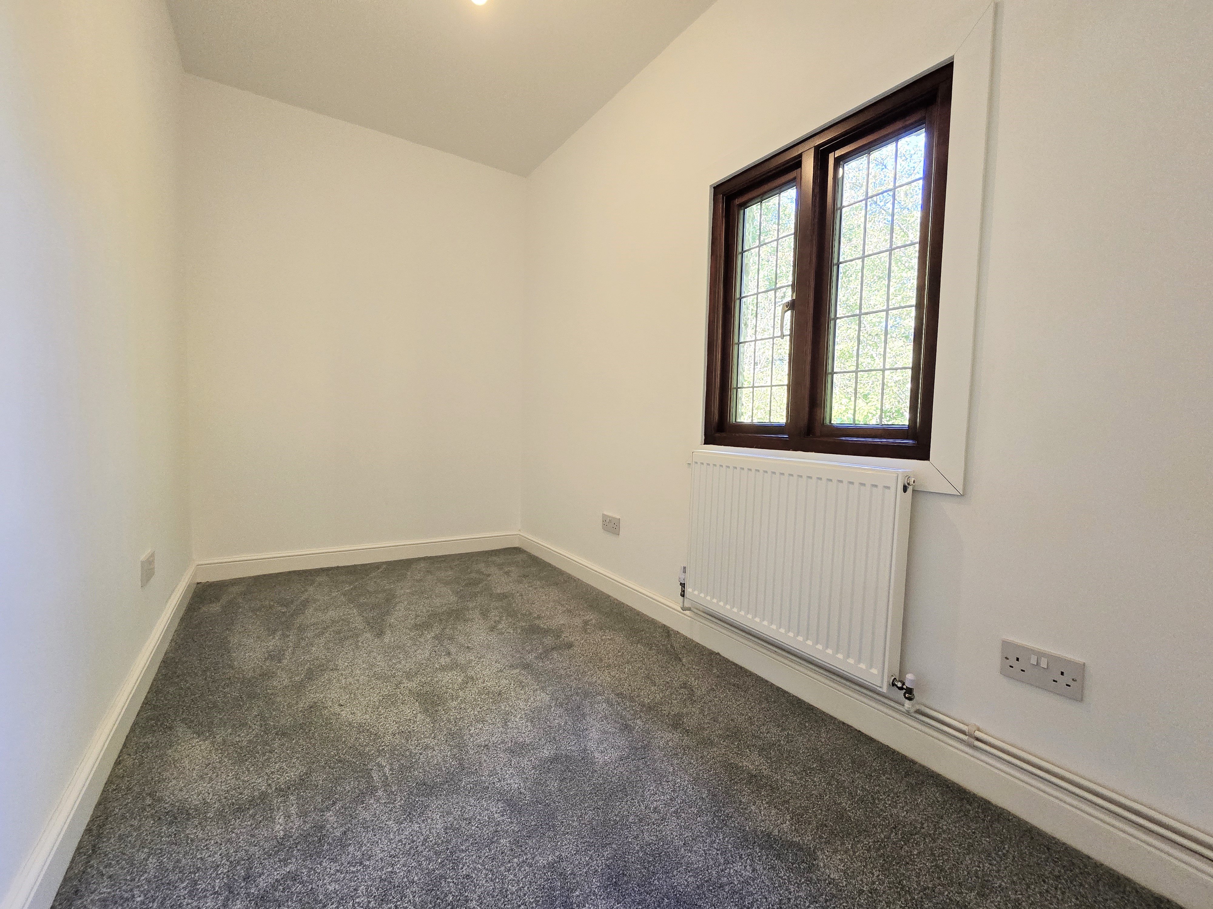 2 bed detached bungalow to rent in High Road, Langdon Hills  - Property Image 9