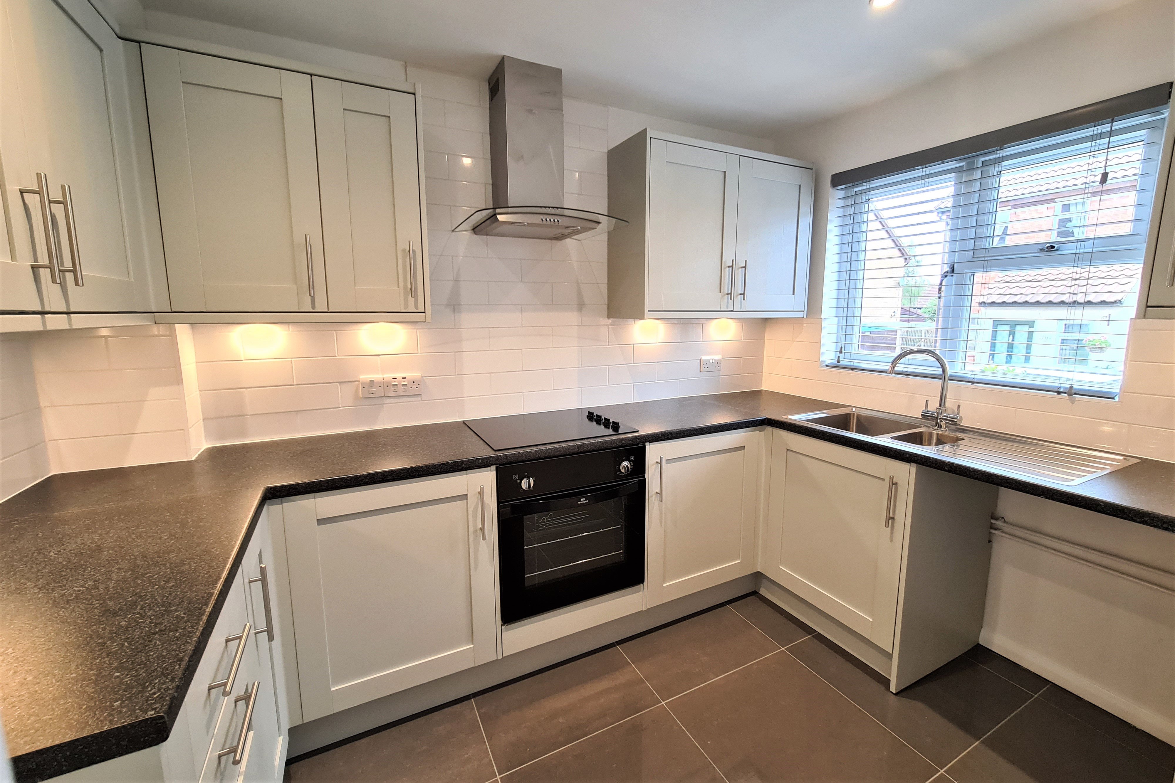 3 bed terraced house to rent in Sudeley Gardens, Hockley  - Property Image 3