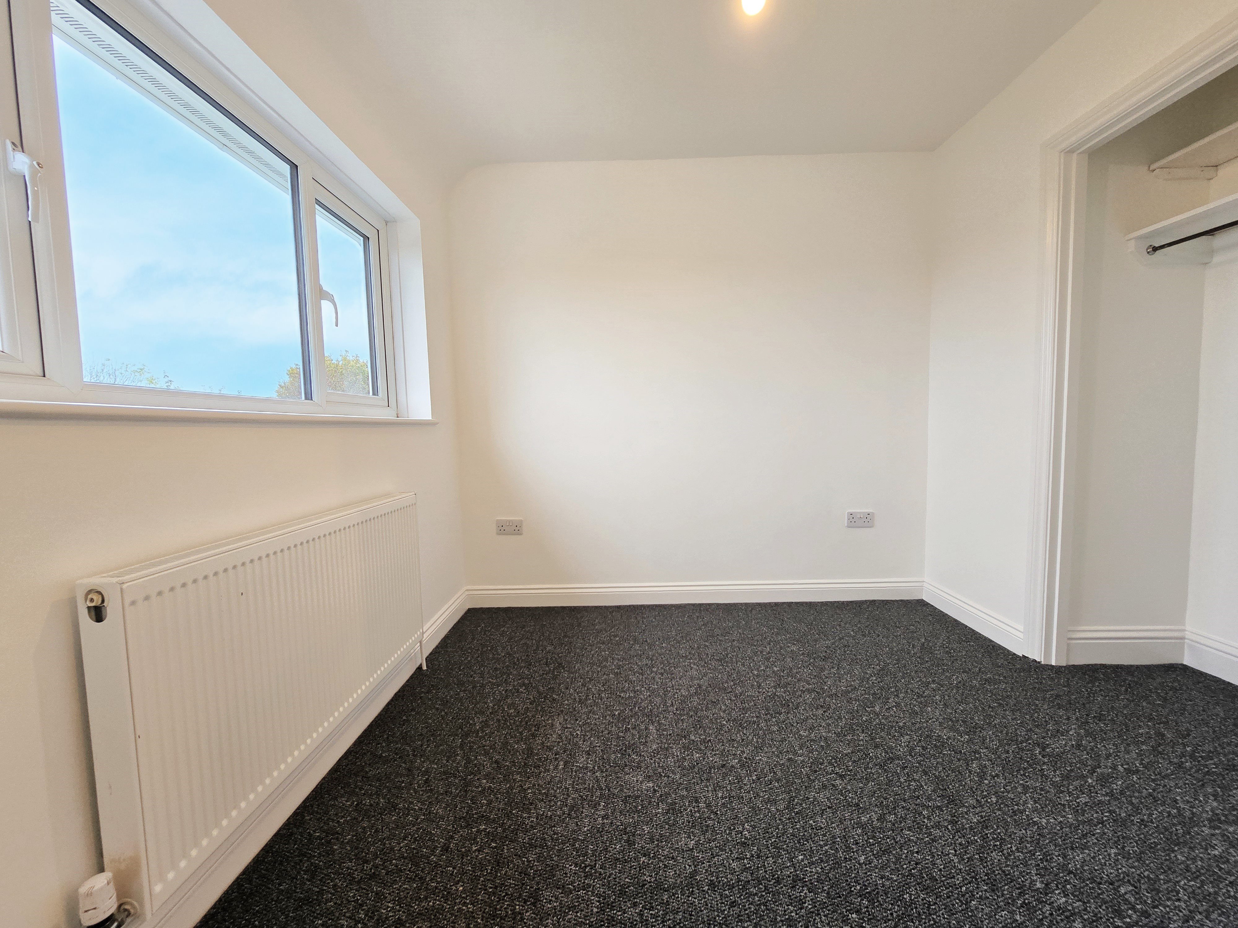 3 bed terraced house to rent in Blenheim Chase, Leigh-on-sea  - Property Image 7