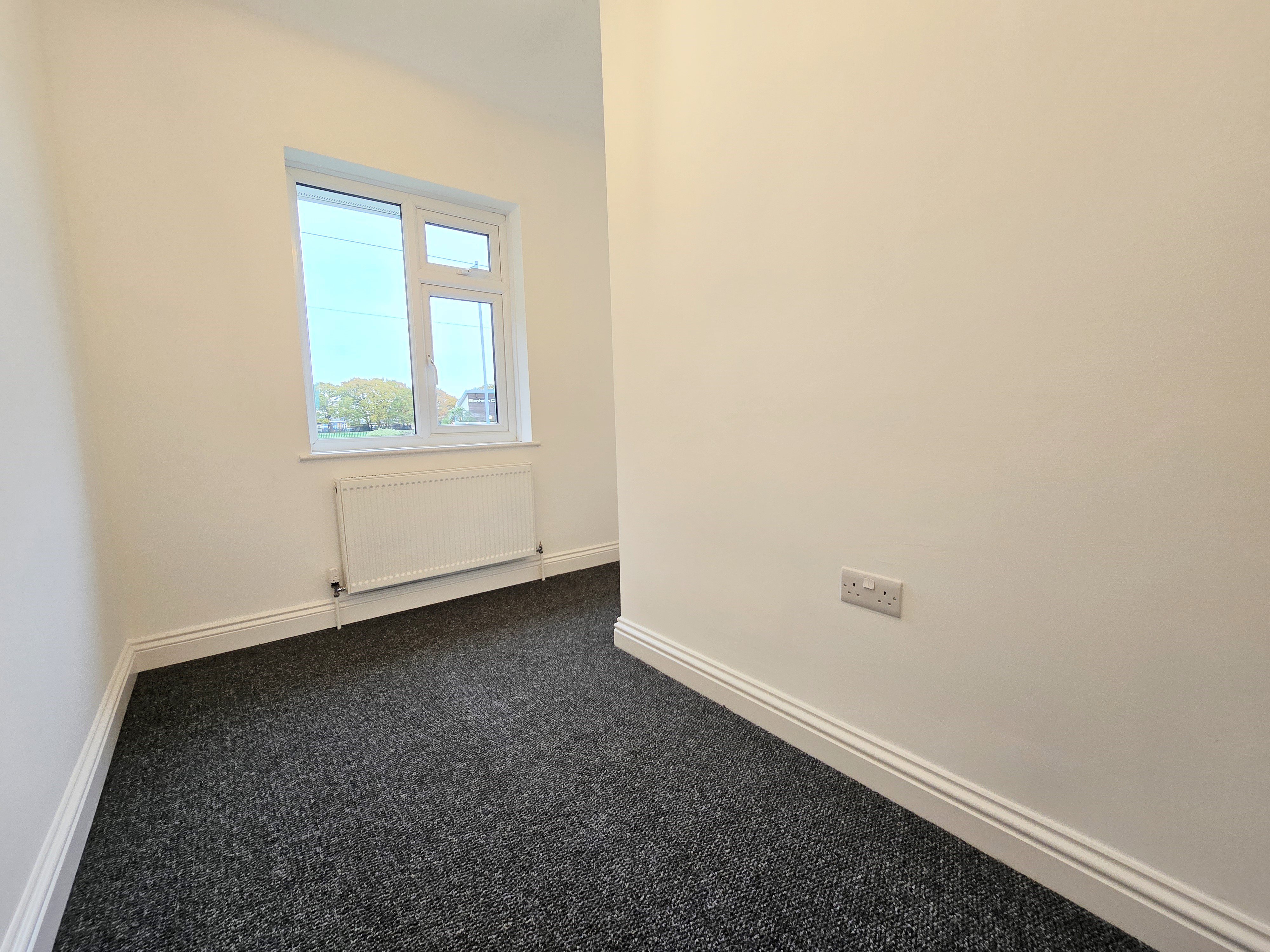 3 bed terraced house to rent in Blenheim Chase, Leigh-on-sea  - Property Image 8