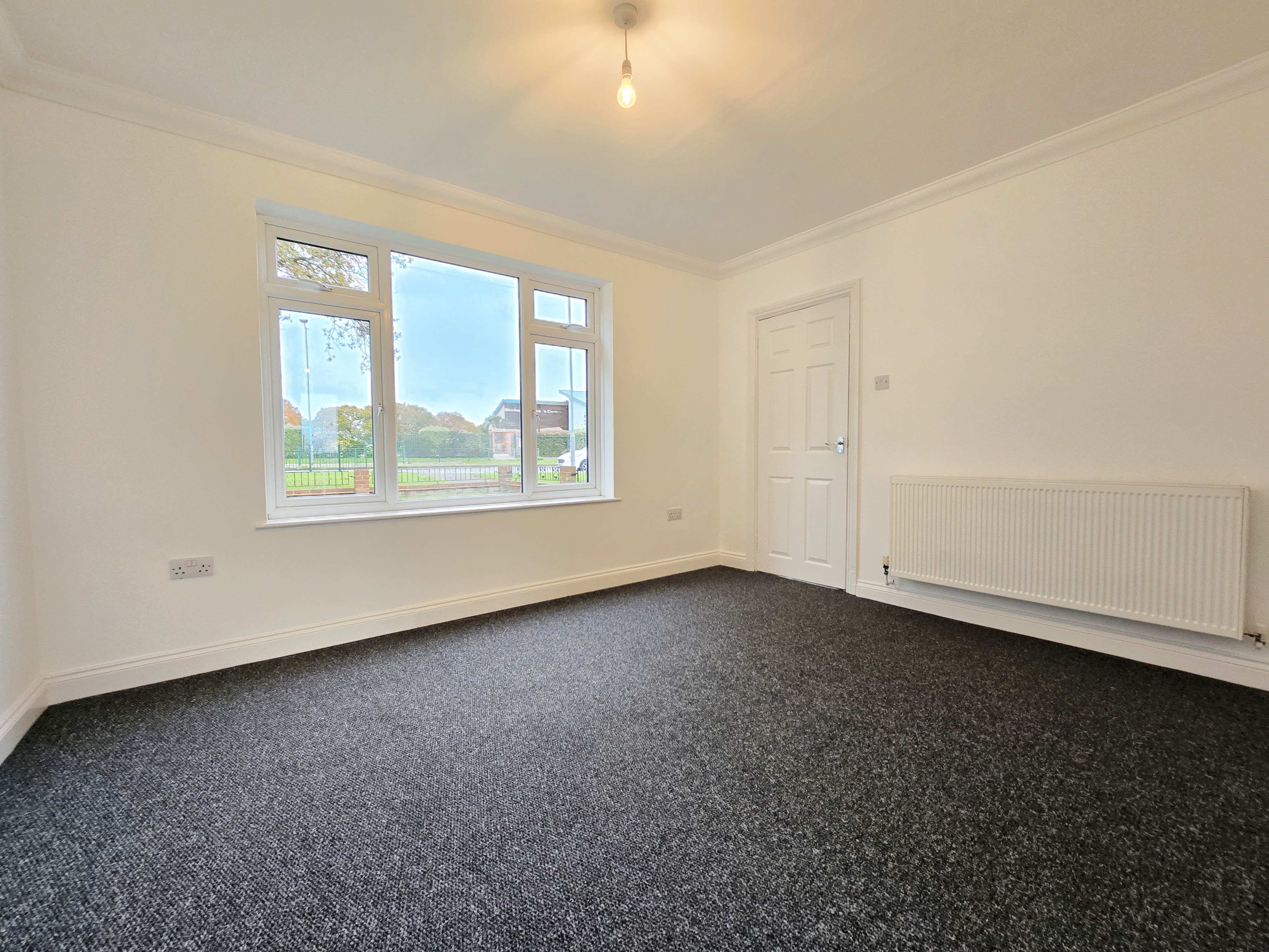 3 bed terraced house to rent in Blenheim Chase, Leigh-on-sea  - Property Image 4