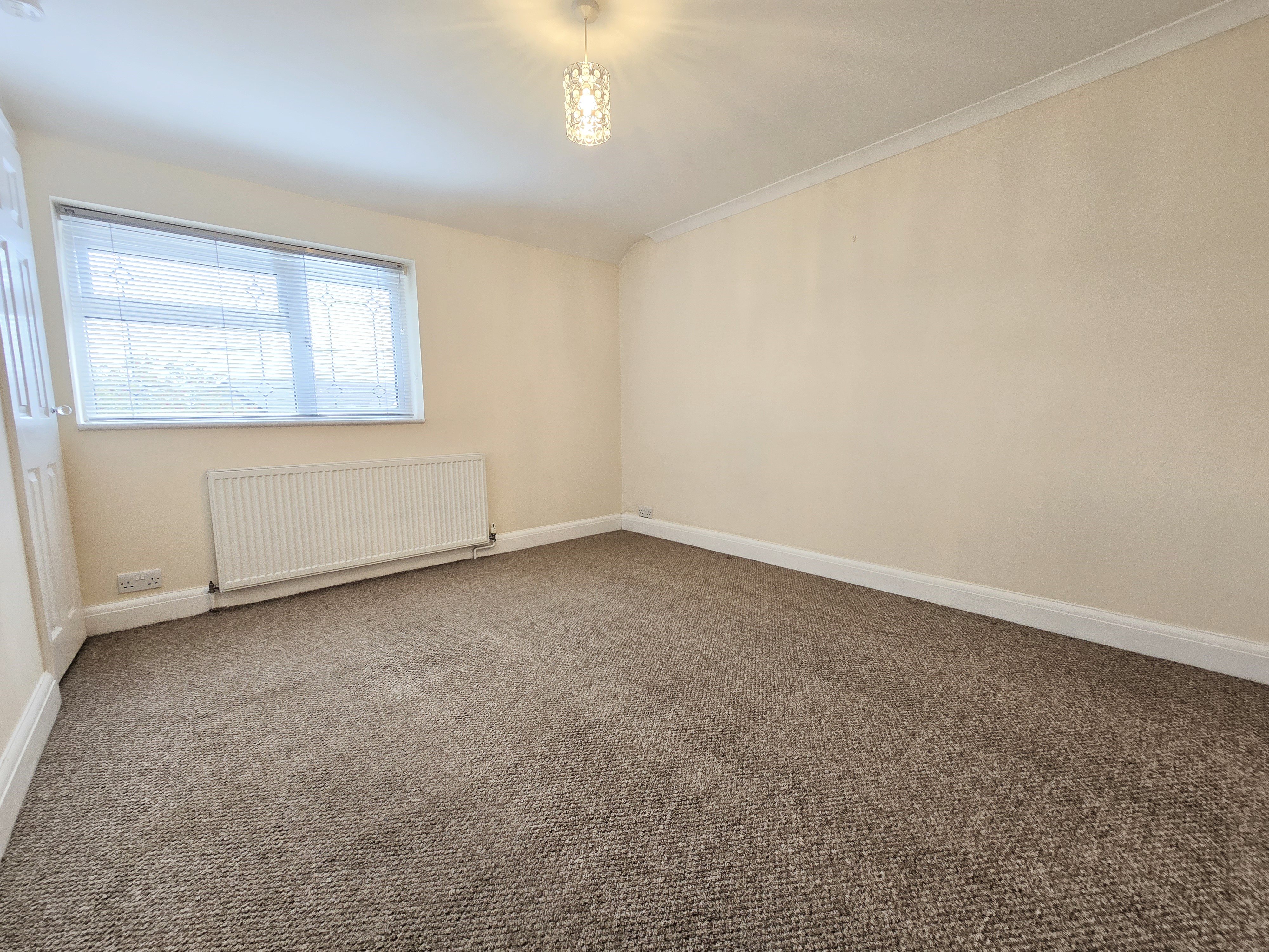 3 bed semi-detached house to rent in Pearsons Avenue, Rayleigh  - Property Image 5