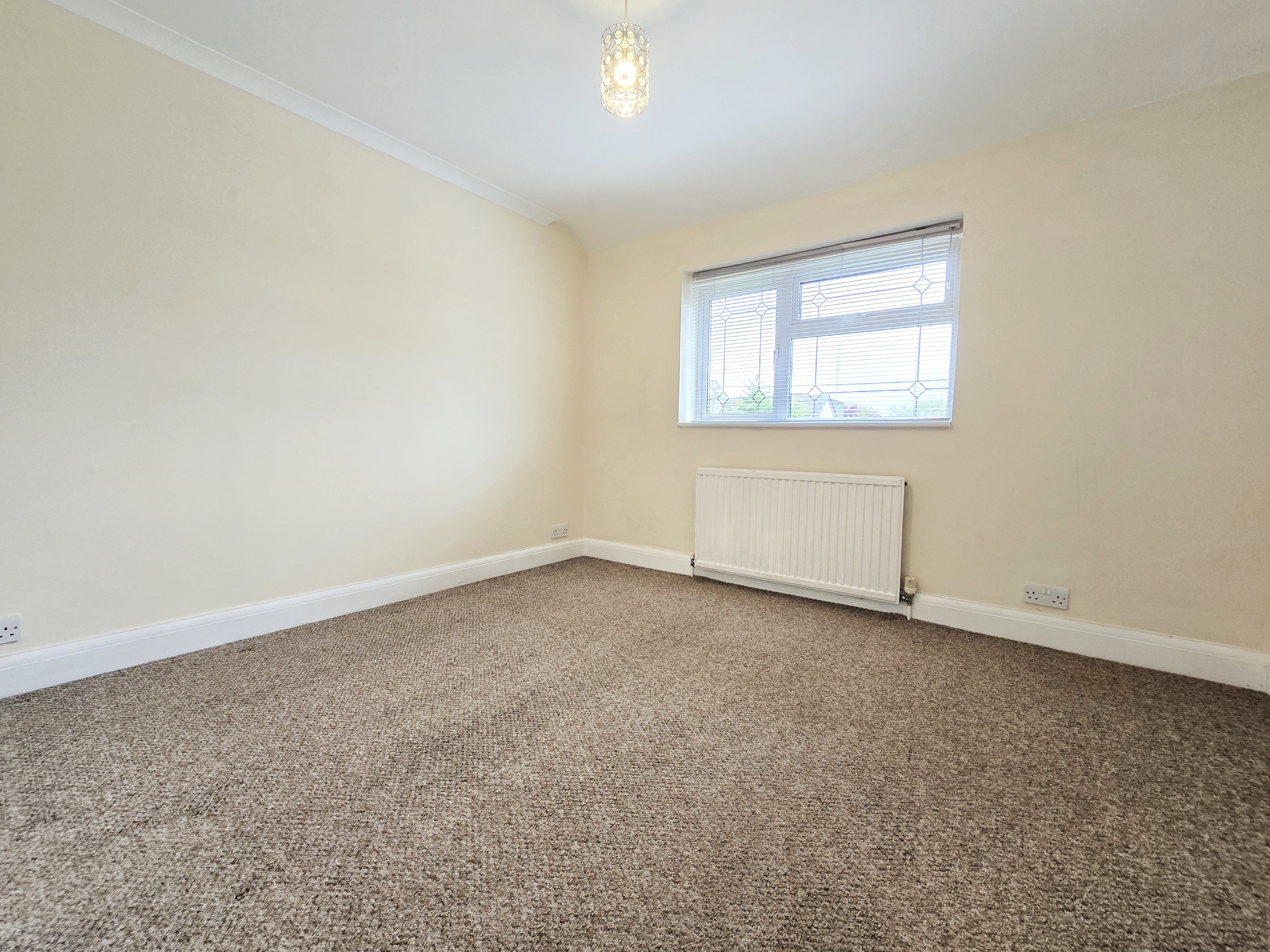 3 bed semi-detached house to rent in Pearsons Avenue, Rayleigh  - Property Image 6