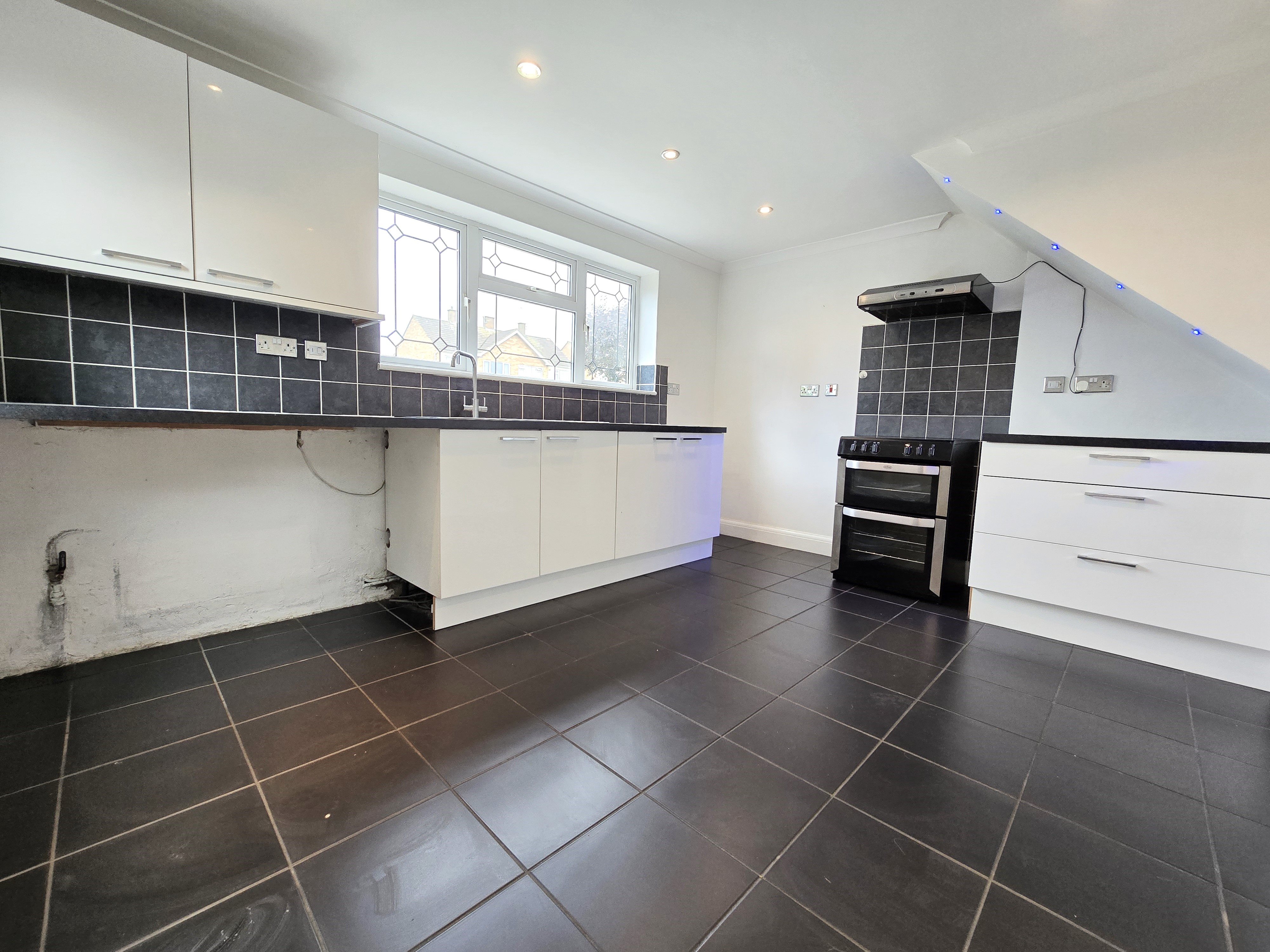 3 bed semi-detached house to rent in Pearsons Avenue, Rayleigh  - Property Image 2