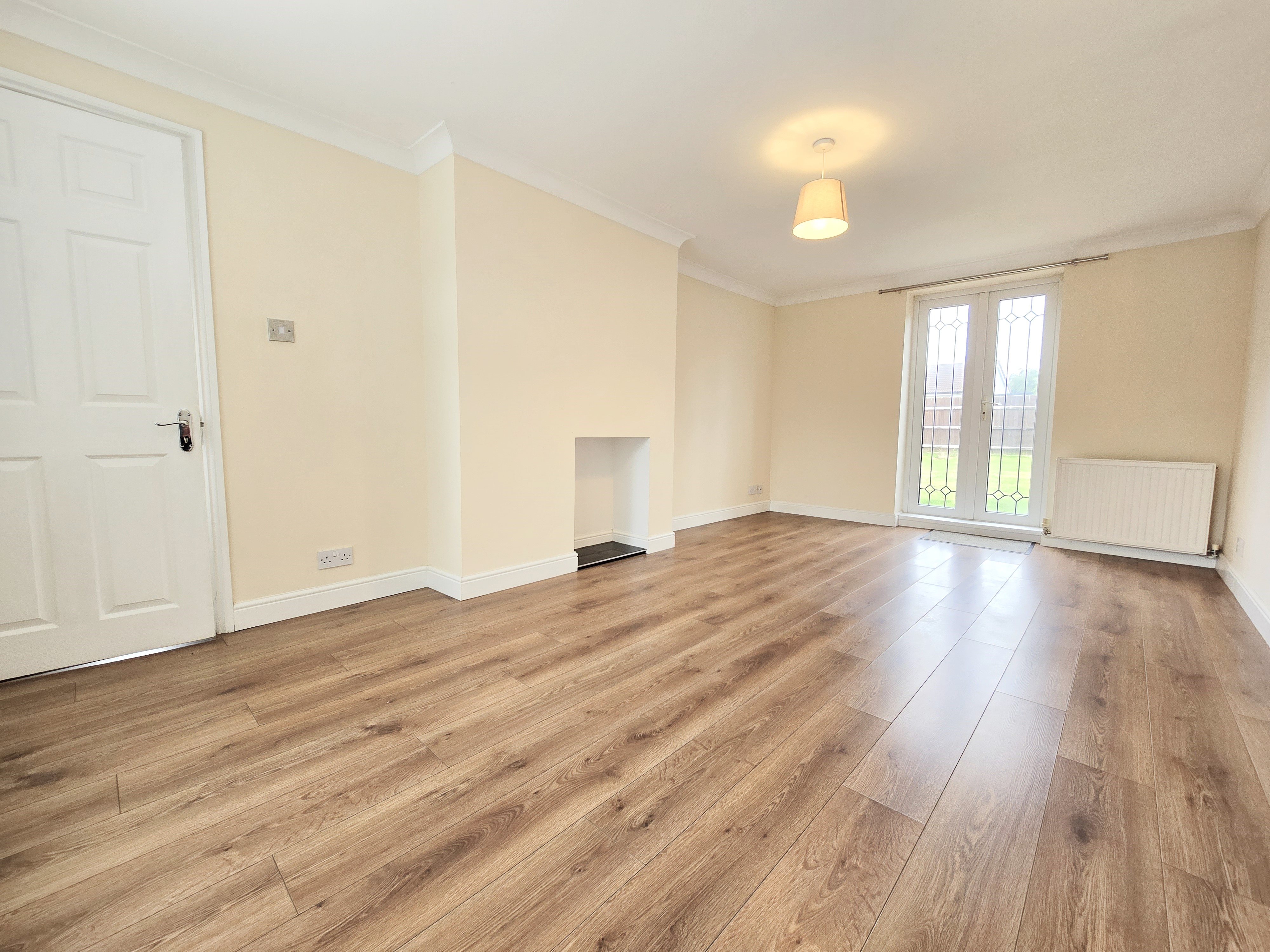 3 bed semi-detached house to rent in Pearsons Avenue, Rayleigh  - Property Image 3