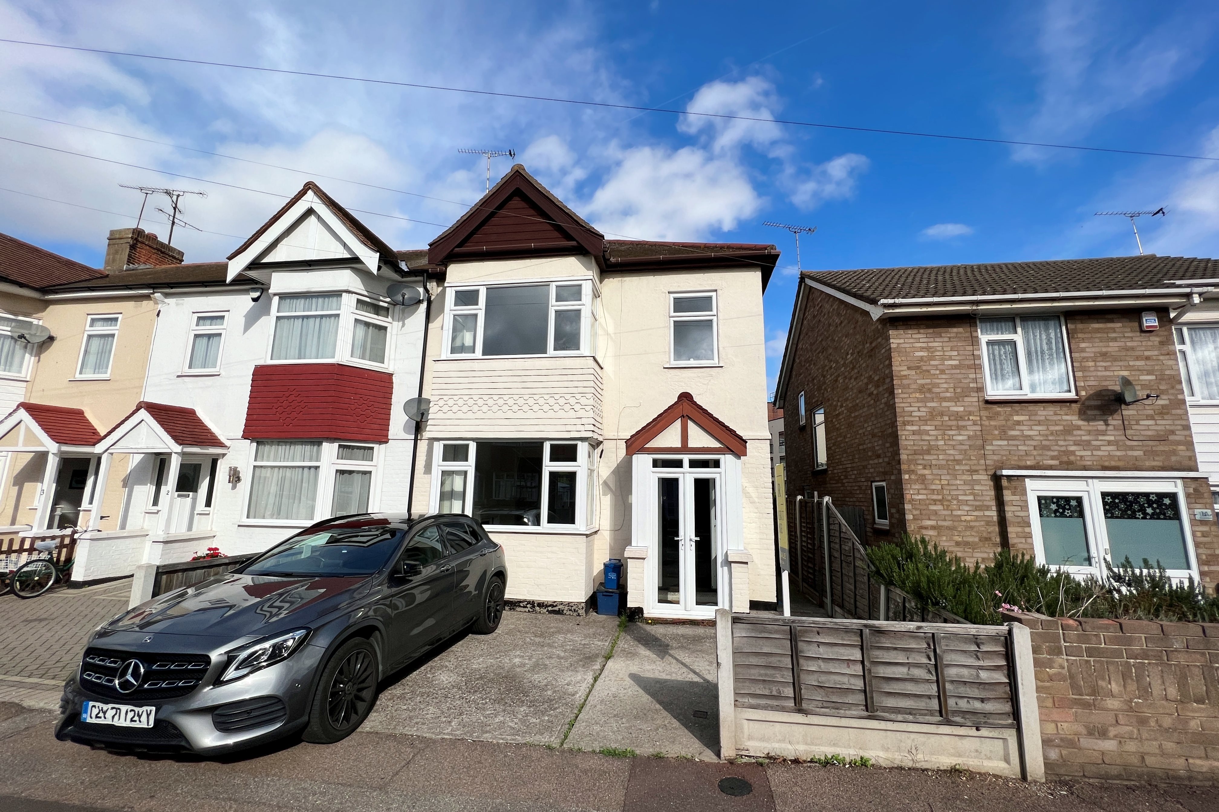 3 bed semi-detached house to rent in Redstock Road, Southend-On-Sea, SS2 