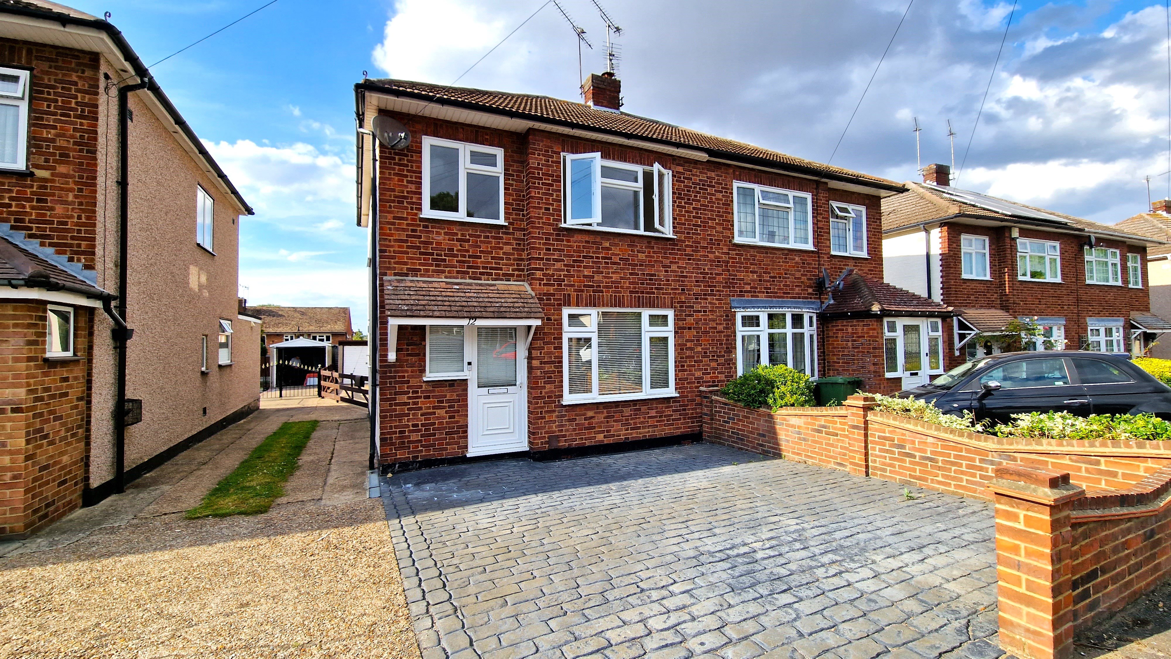 3 bed semi-detached house to rent in Westfield Close, Wickford, SS11