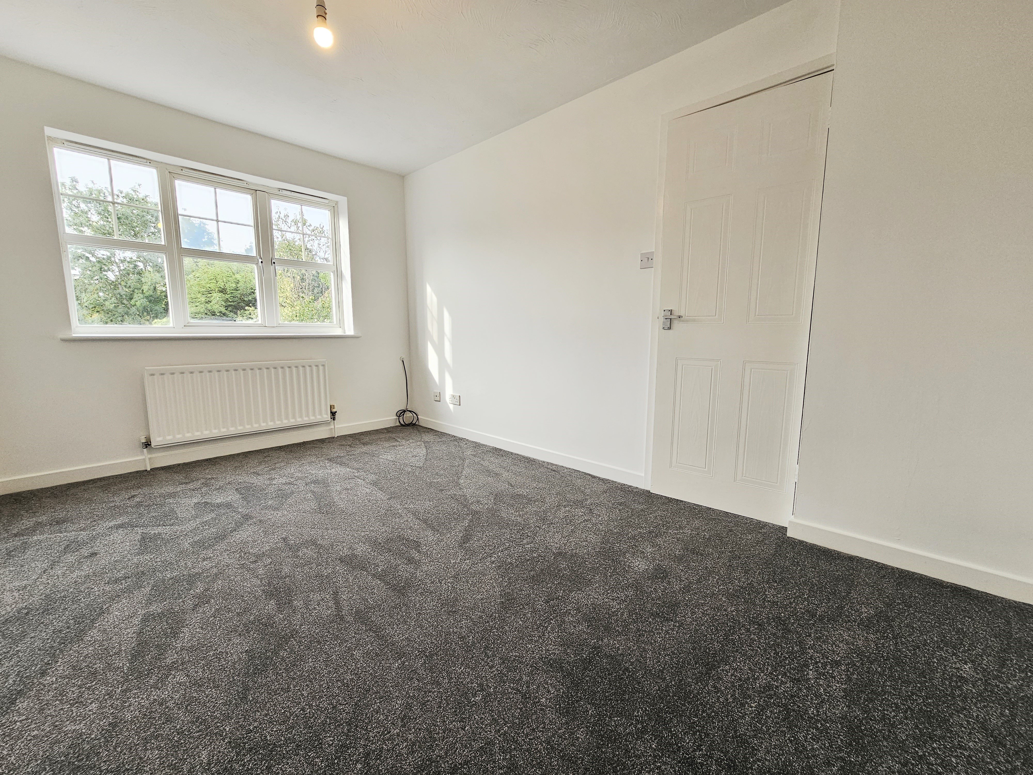 3 bed semi-detached house to rent in Grosvenor Road, Rayleigh  - Property Image 6