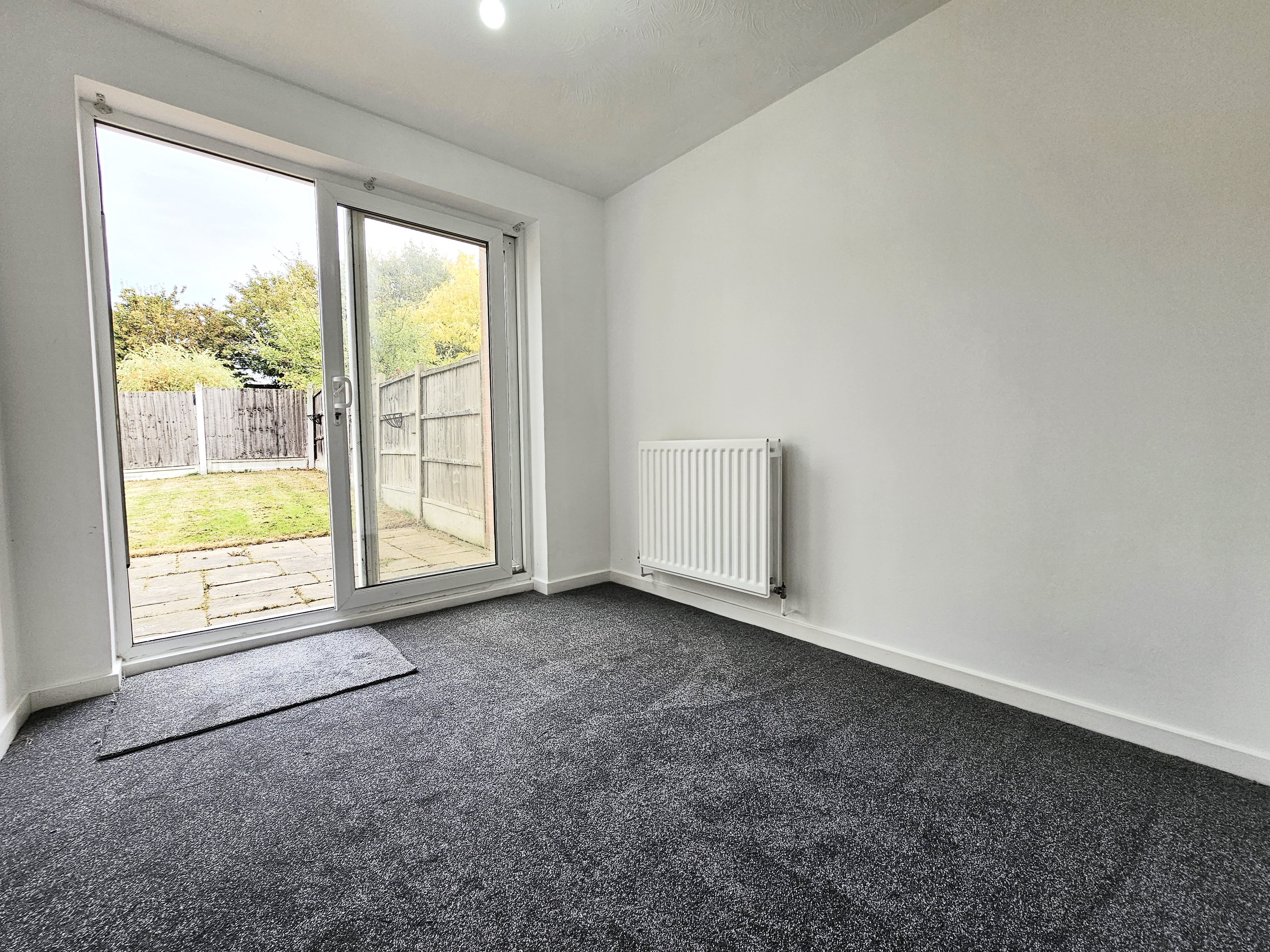 3 bed semi-detached house to rent in Grosvenor Road, Rayleigh  - Property Image 3