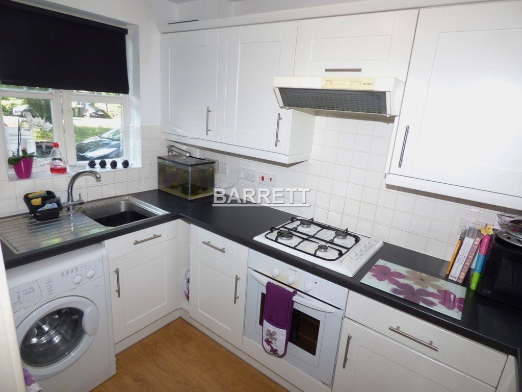 2 bed end of terrace house to rent in Brunswick Place, Rayleigh  - Property Image 2
