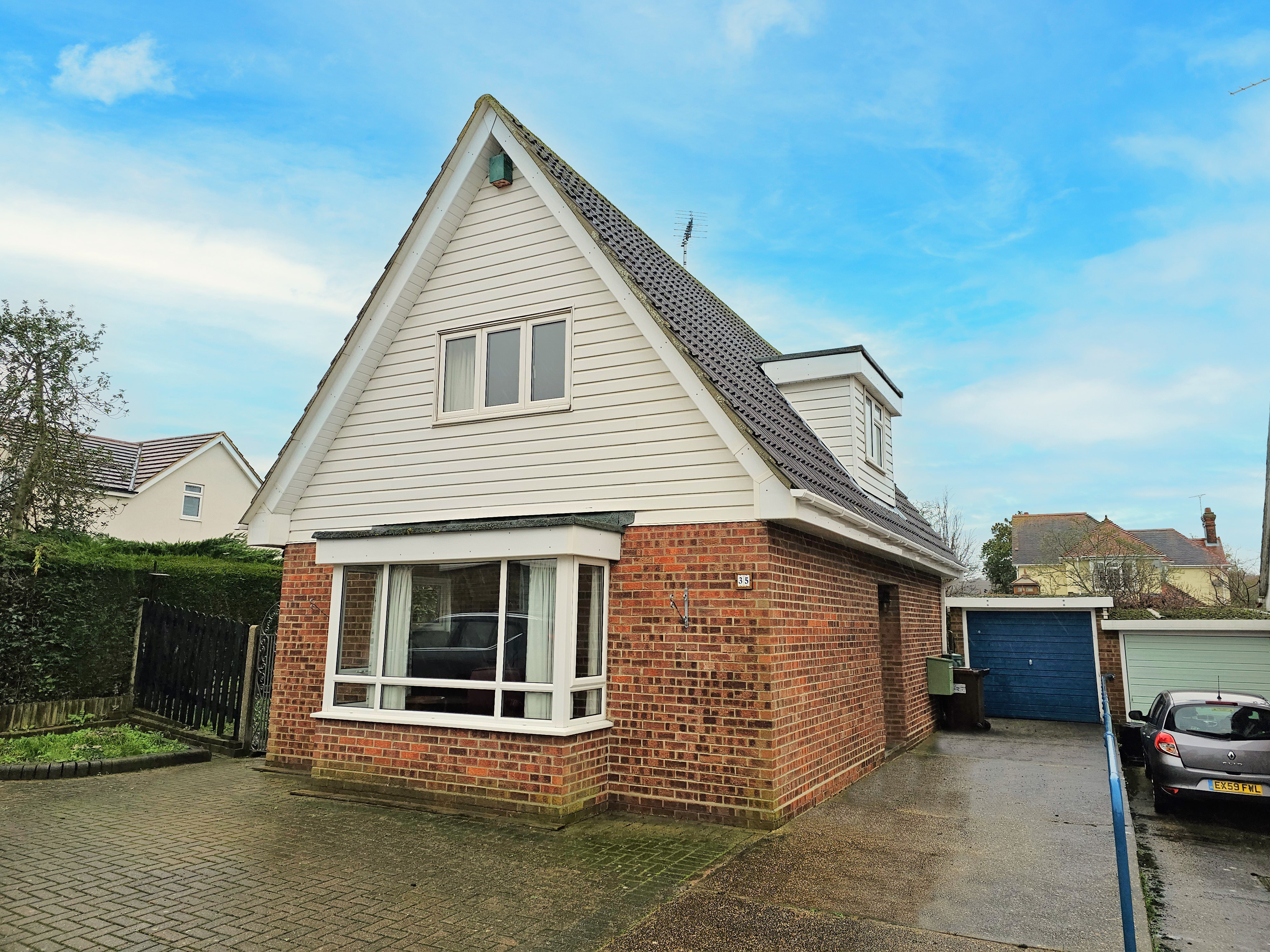 3 bed detached house to rent in Asquith Gardens, Benfleet  - Property Image 1