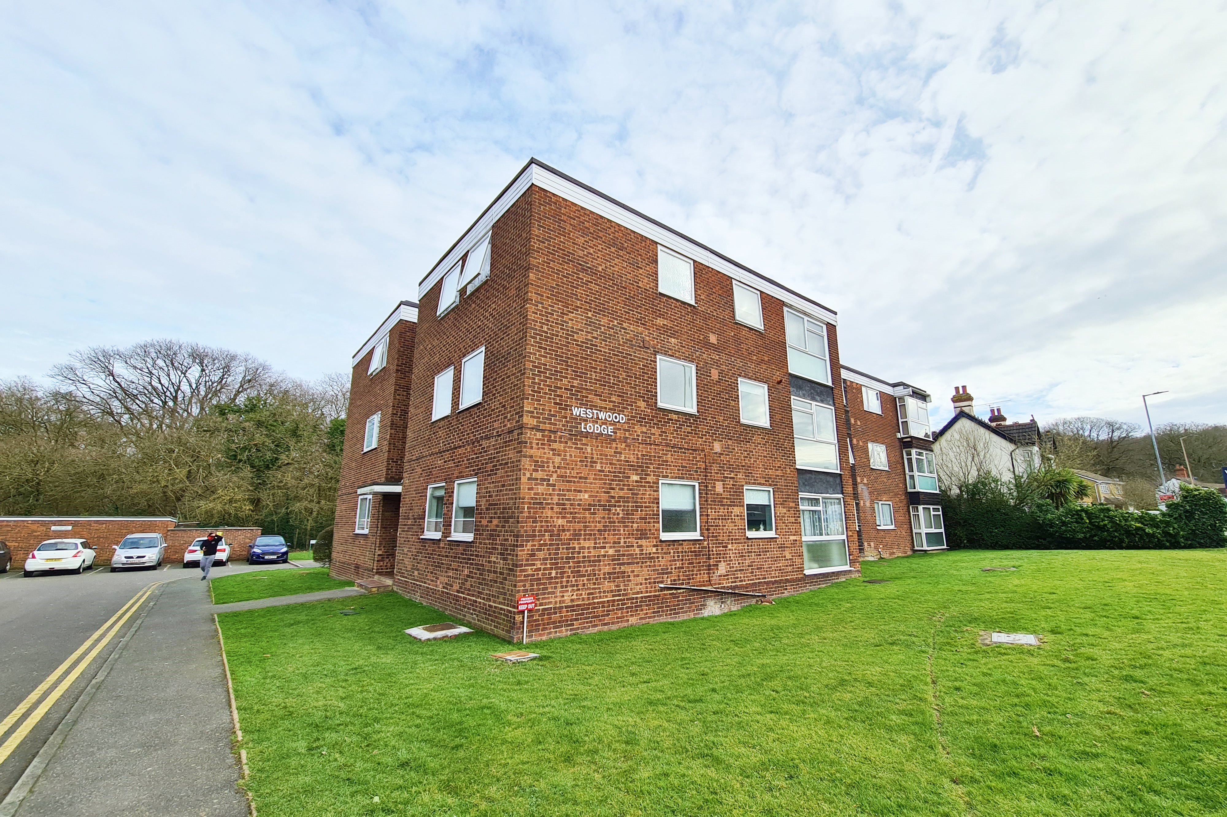 2 bed flat to rent in Westwood Lodge, 122 Rayleigh Road, SS7 