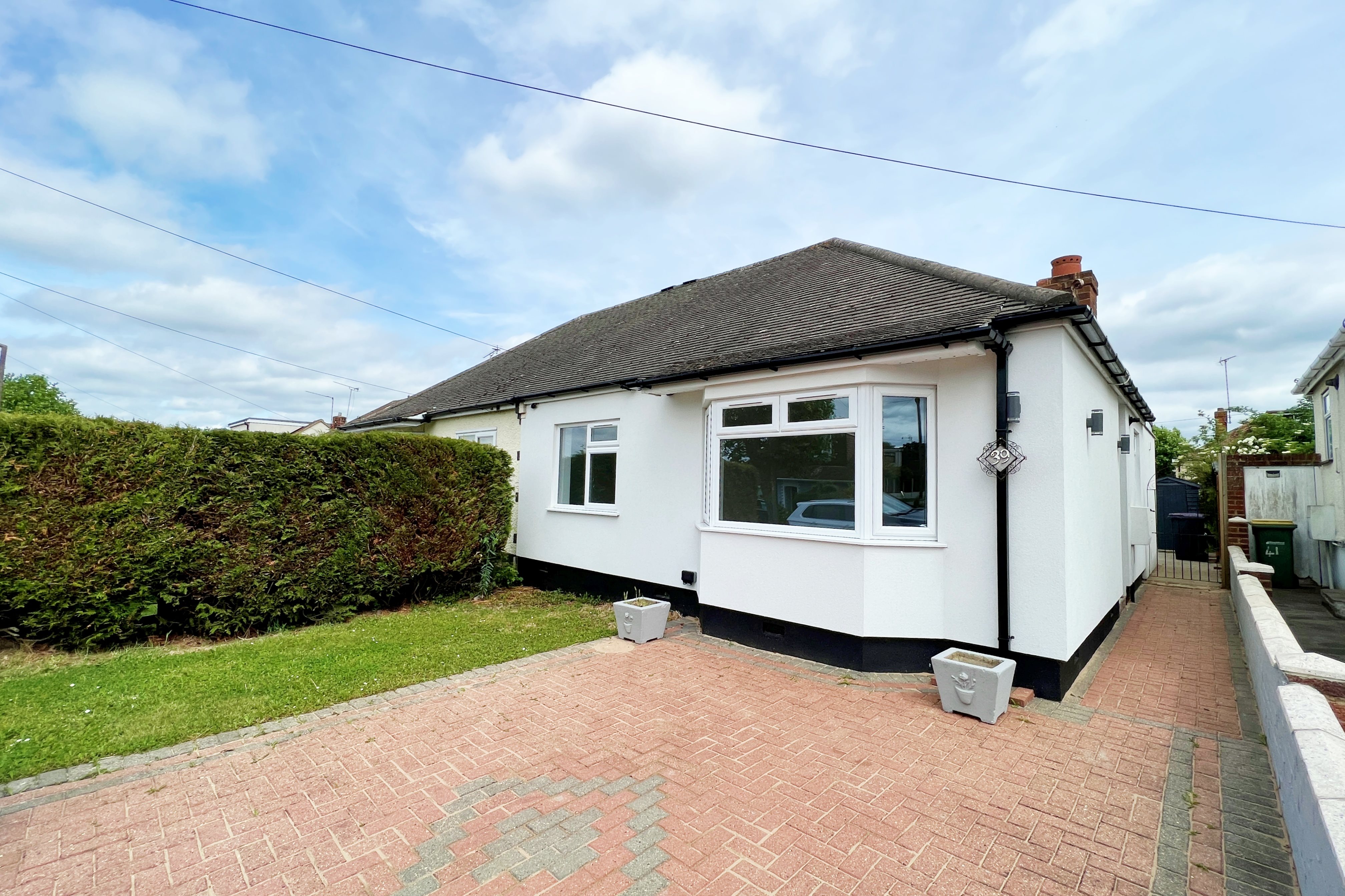 2 bed semi-detached bungalow to rent in Danbury Road, Rayleigh  - Property Image 1
