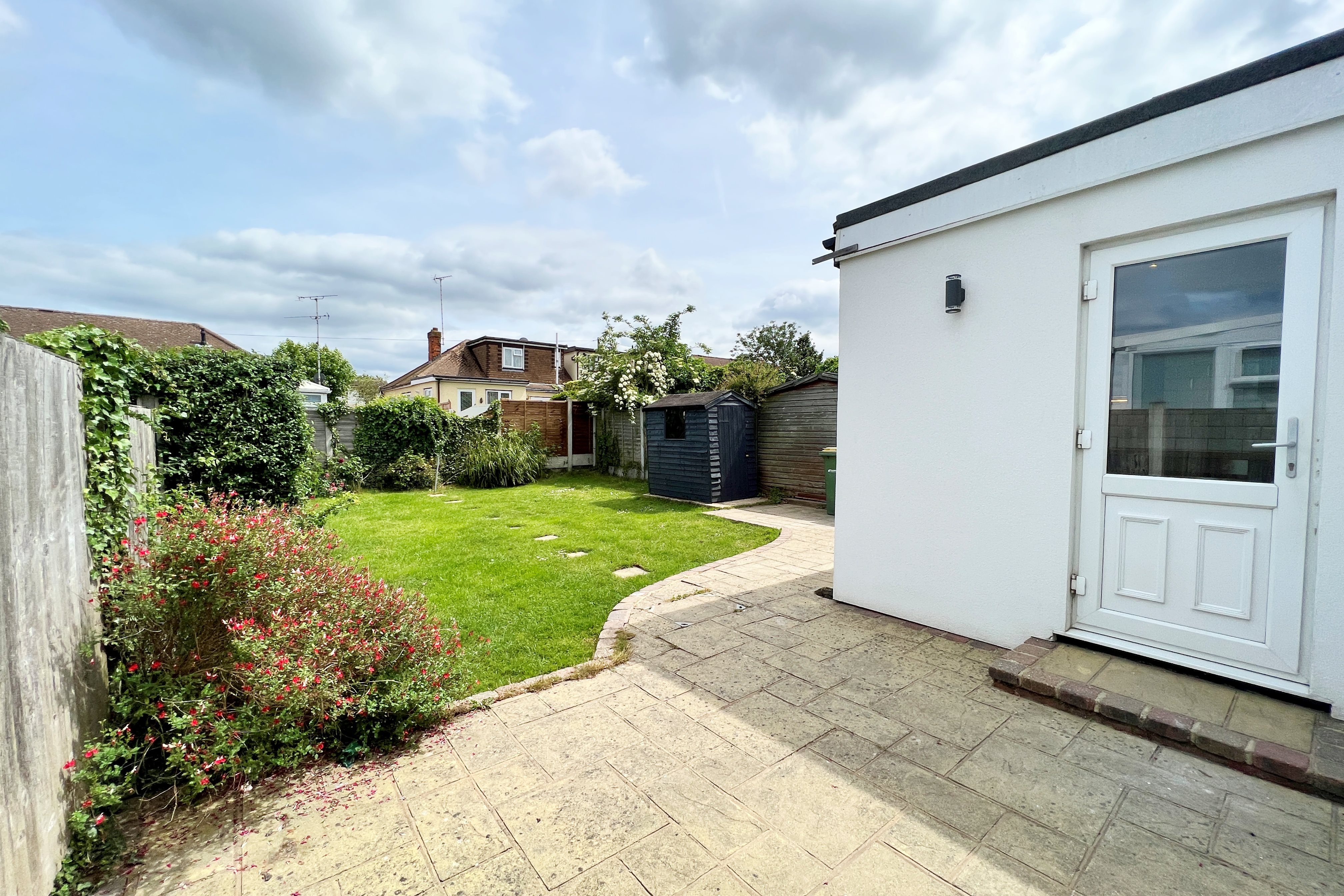 2 bed semi-detached bungalow to rent in Danbury Road, Rayleigh  - Property Image 9