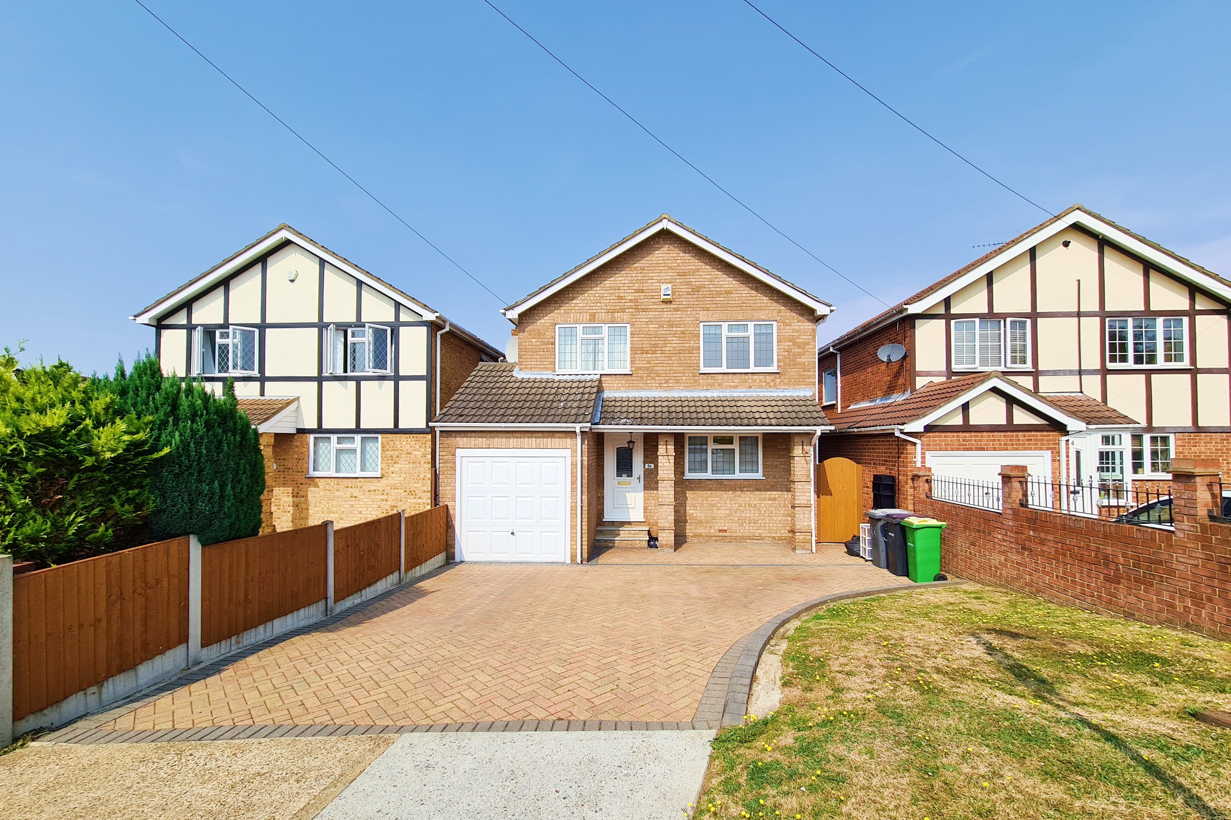 4 bed detached house to rent in Daws Heath Road, Rayleigh - Property Image 1