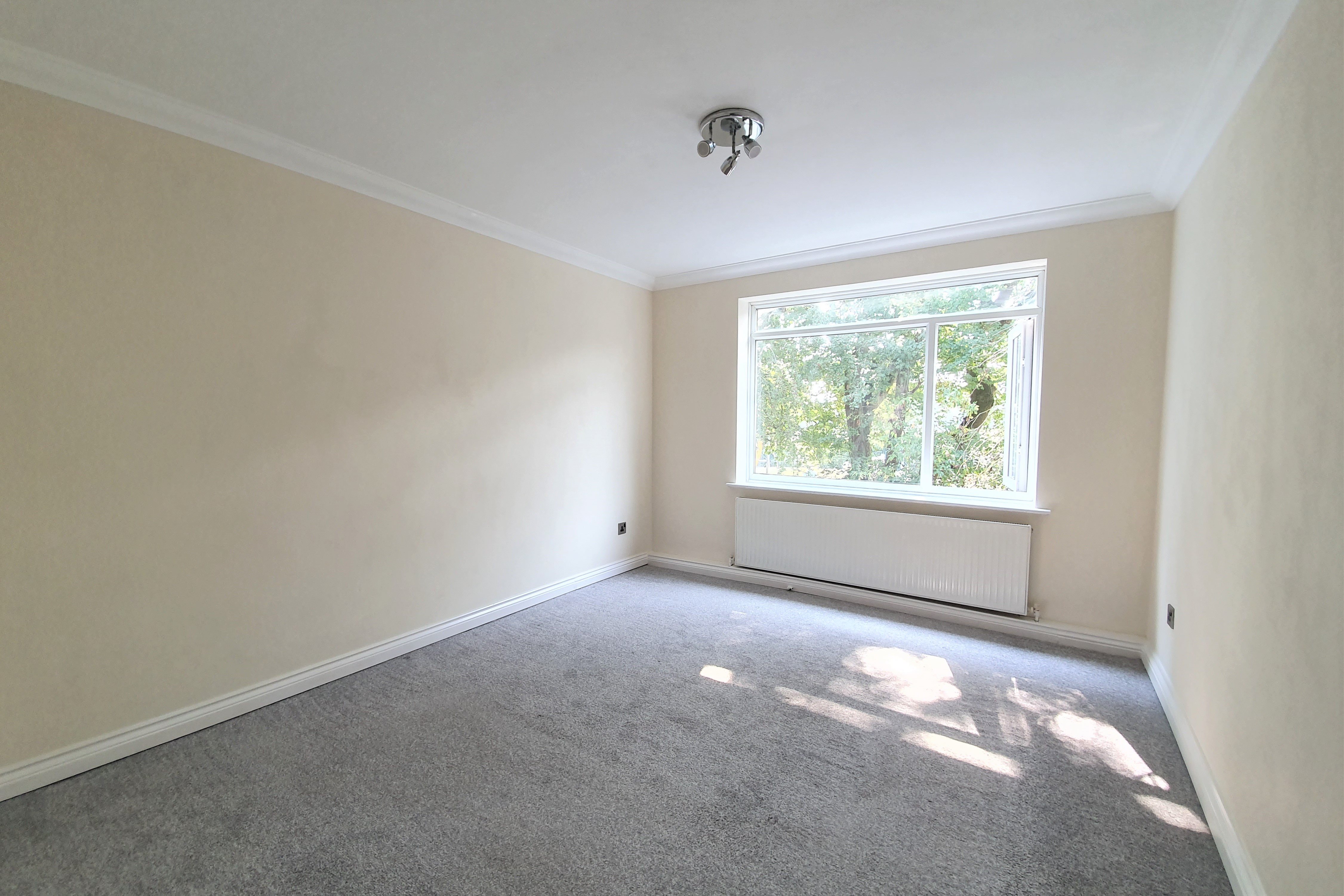 1 bed flat to rent in Stock Park Court, St. Lawrence Gardens  - Property Image 4