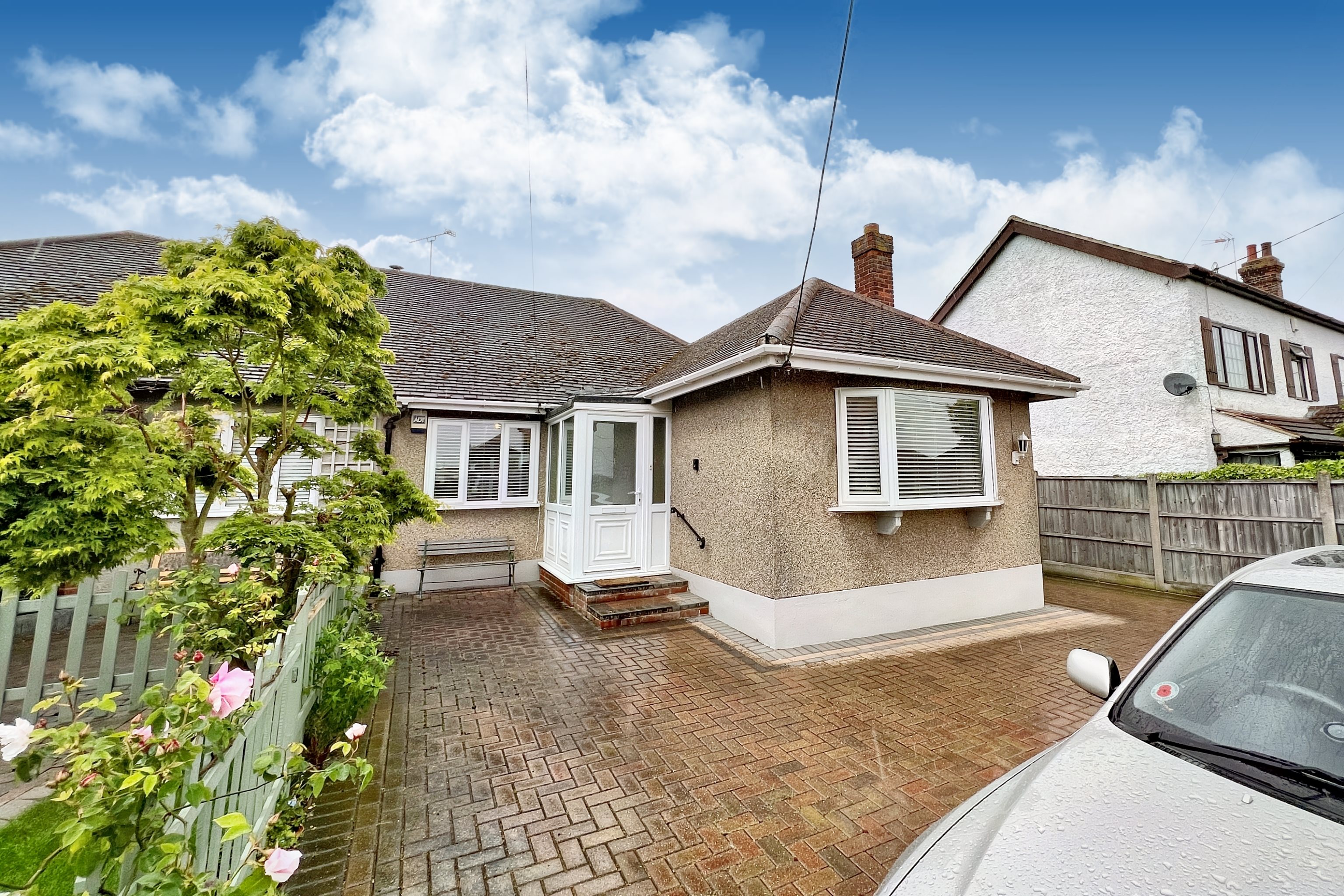 2 bed semi-detached bungalow to rent in The Chase, Rayleigh , SS6 