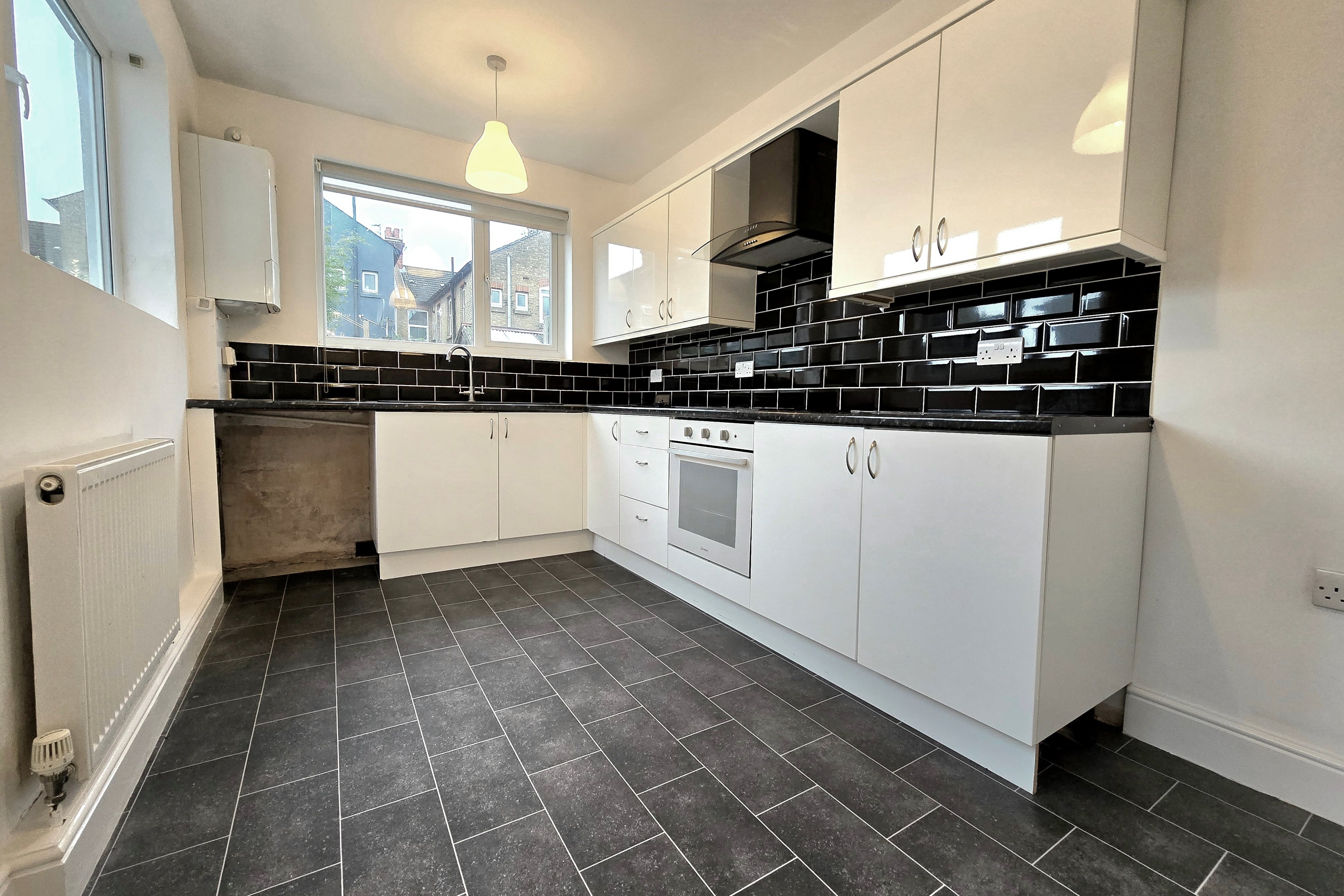 3 bed terraced house to rent in Beaufort Street, Southend-on-Sea  - Property Image 2